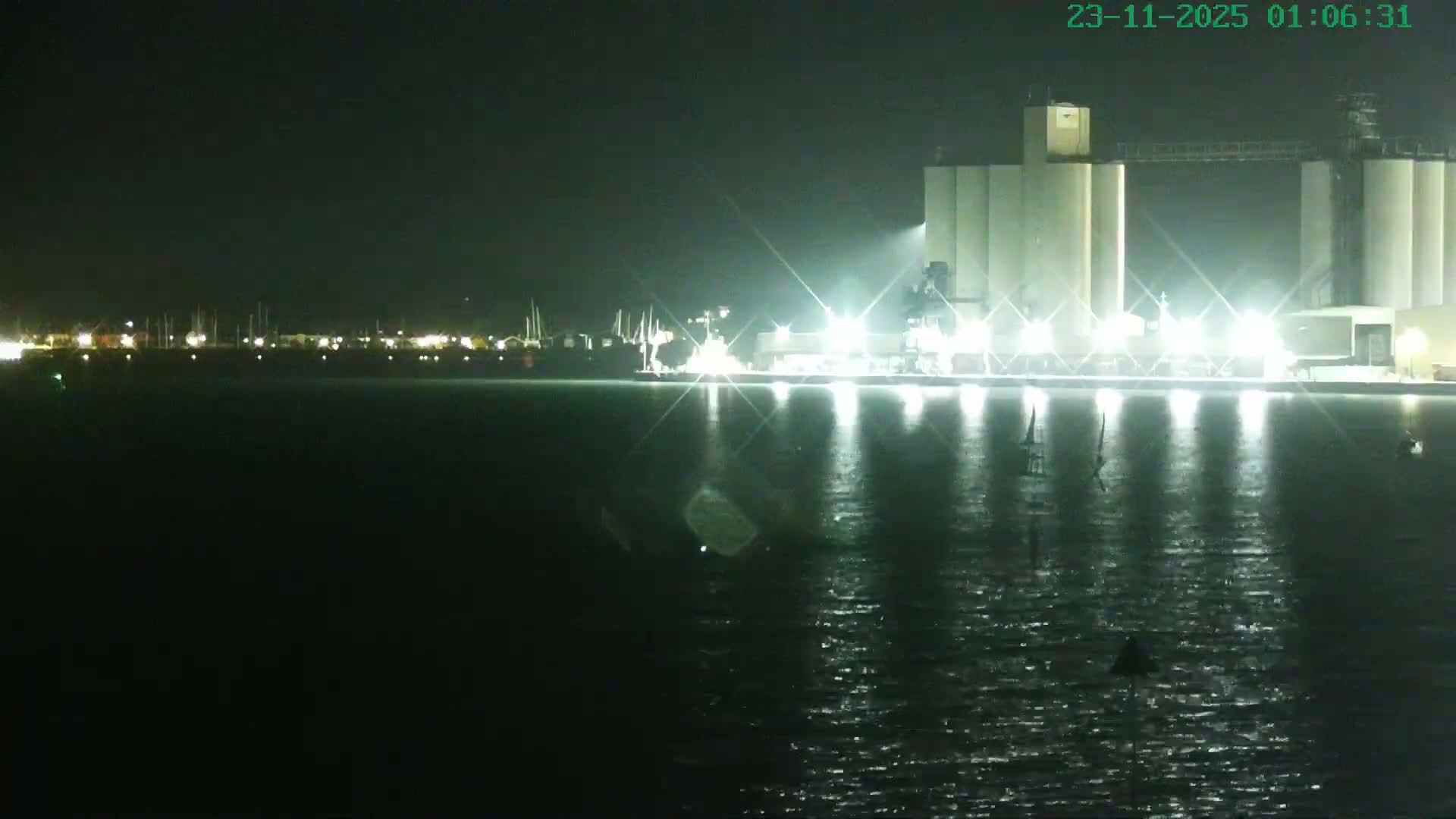 Southampton, Itchen River Agricultural Silos & Hyte View & (Tug & RoRo) Shipspotting  Live Cam - Southampton, Hampshire, South East, England, United Kingdom