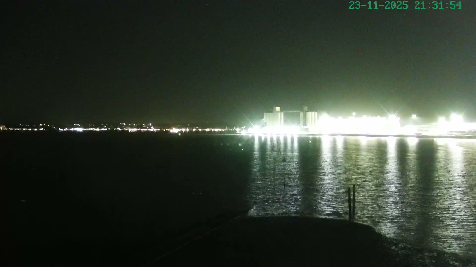 Southampton, Itchen River Agricultural Silos & Hyte View & (Tug & RoRo) Shipspotting  Live Cam - Southampton, Hampshire, South East, England, United Kingdom