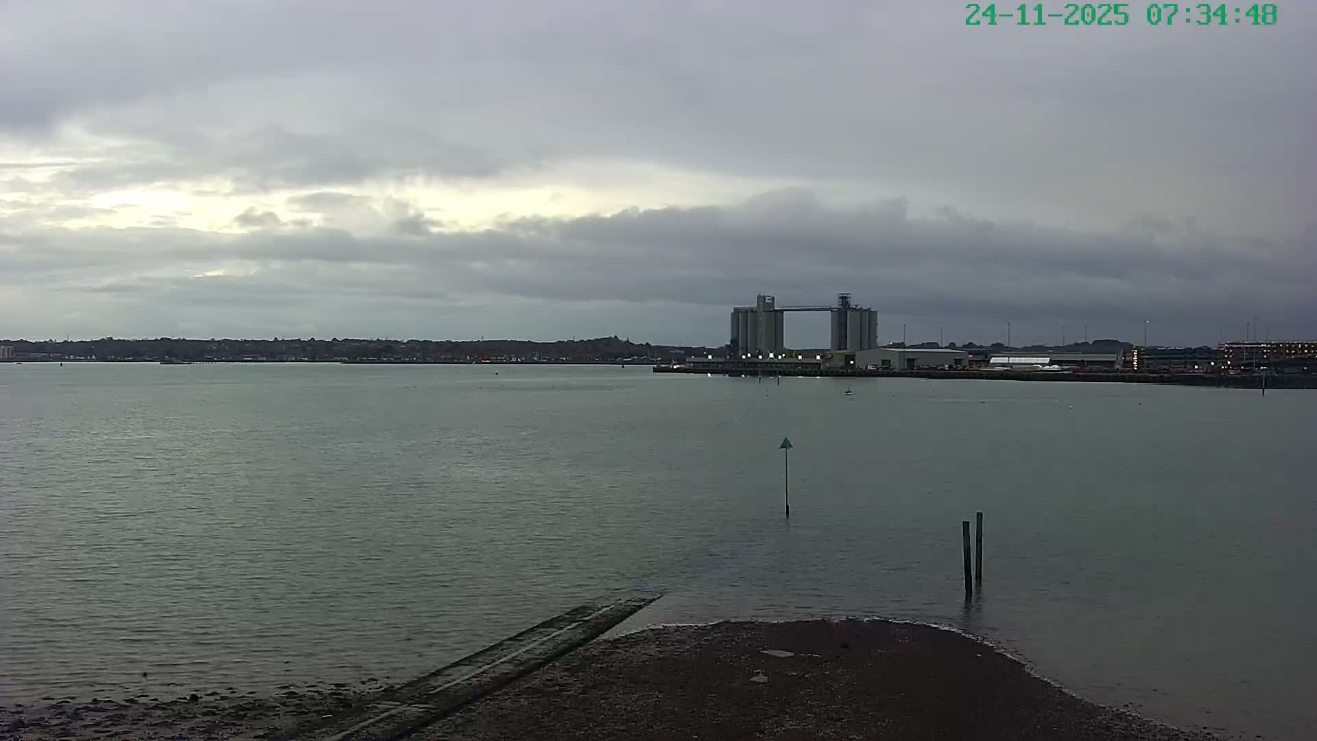 Southampton, Itchen River Agricultural Silos & Hyte View & (Tug & RoRo) Shipspotting  Live Cam - Southampton, Hampshire, South East, England, United Kingdom
