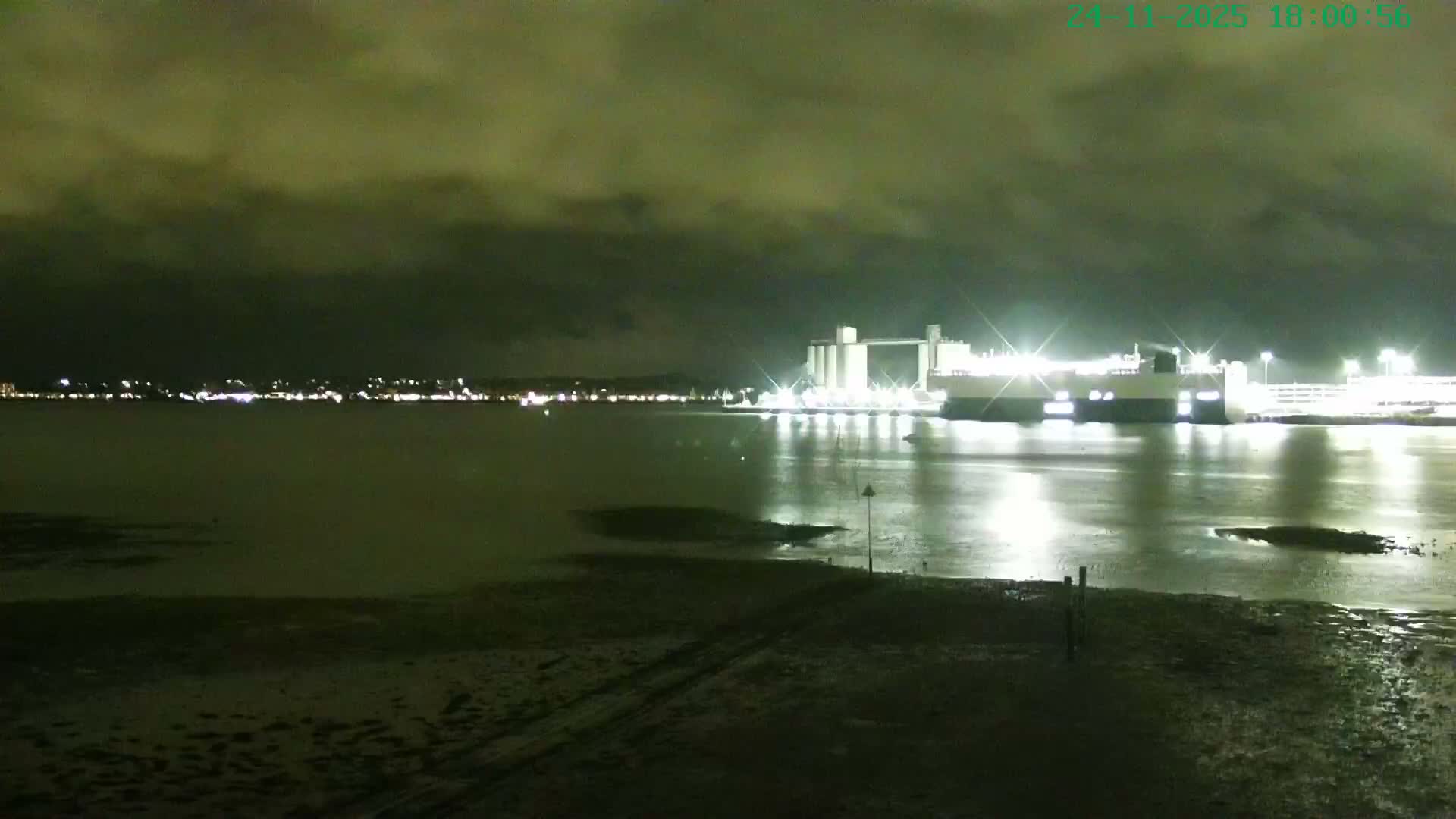 Southampton, Itchen River Agricultural Silos & Hyte View & (Tug & RoRo) Shipspotting  Live Cam - Southampton, Hampshire, South East, England, United Kingdom