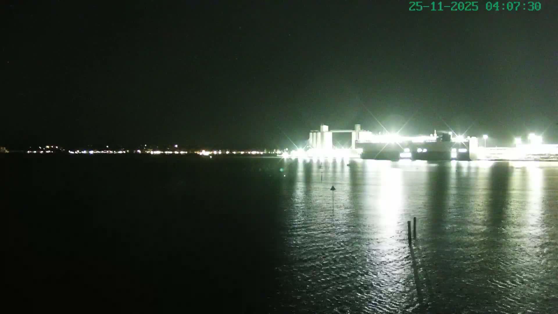Southampton, Itchen River Agricultural Silos & Hyte View & (Tug & RoRo) Shipspotting  Live Cam - Southampton, Hampshire, South East, England, United Kingdom