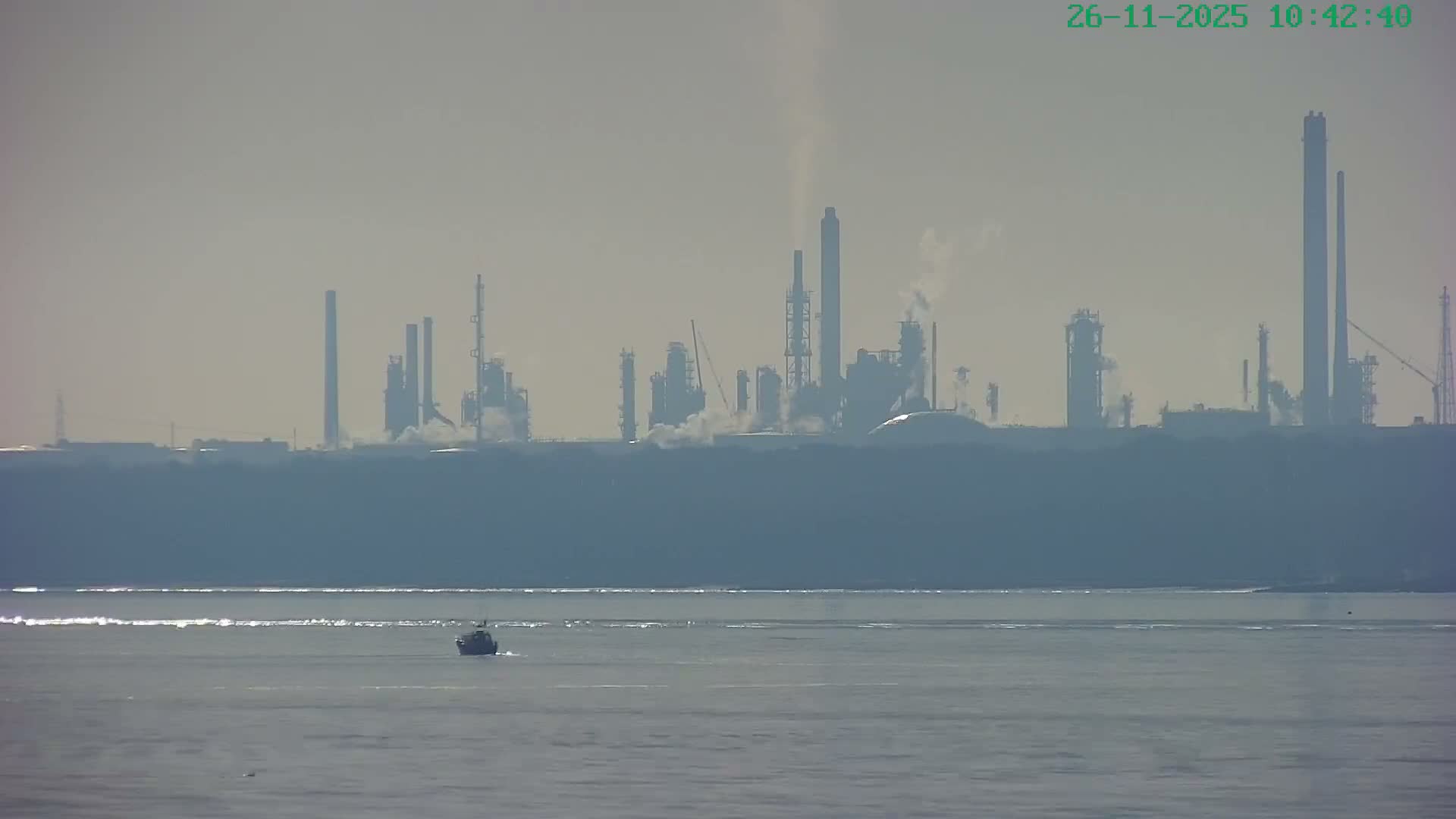 Southampton, Itchen River Agricultural Silos & Hyte View & (Tug & RoRo) Shipspotting  Live Cam - Southampton, Hampshire, South East, England, United Kingdom