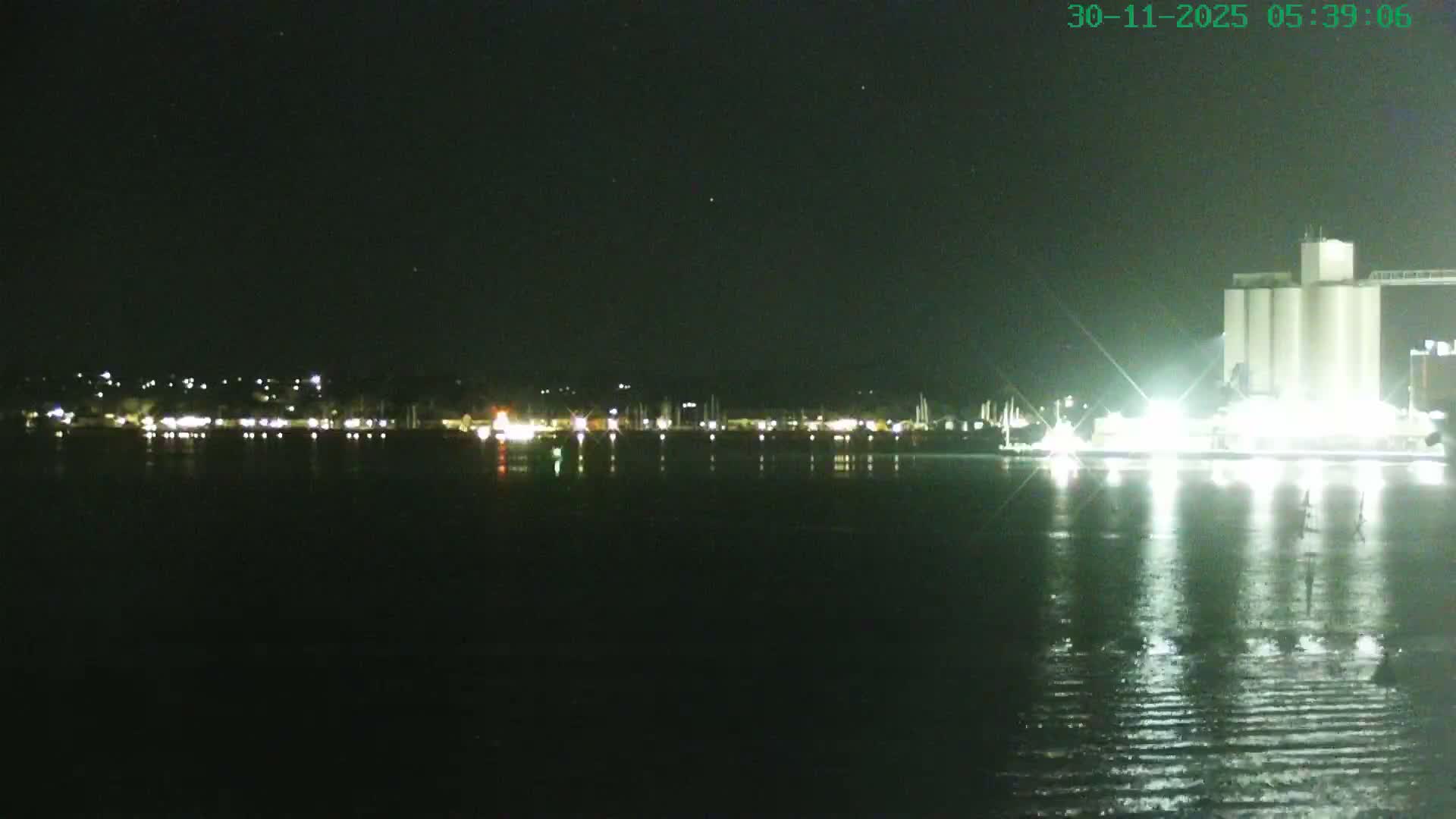 Southampton, Itchen River Agricultural Silos & Hyte View & (Tug & RoRo) Shipspotting  Live Cam - Southampton, Hampshire, South East, England, United Kingdom