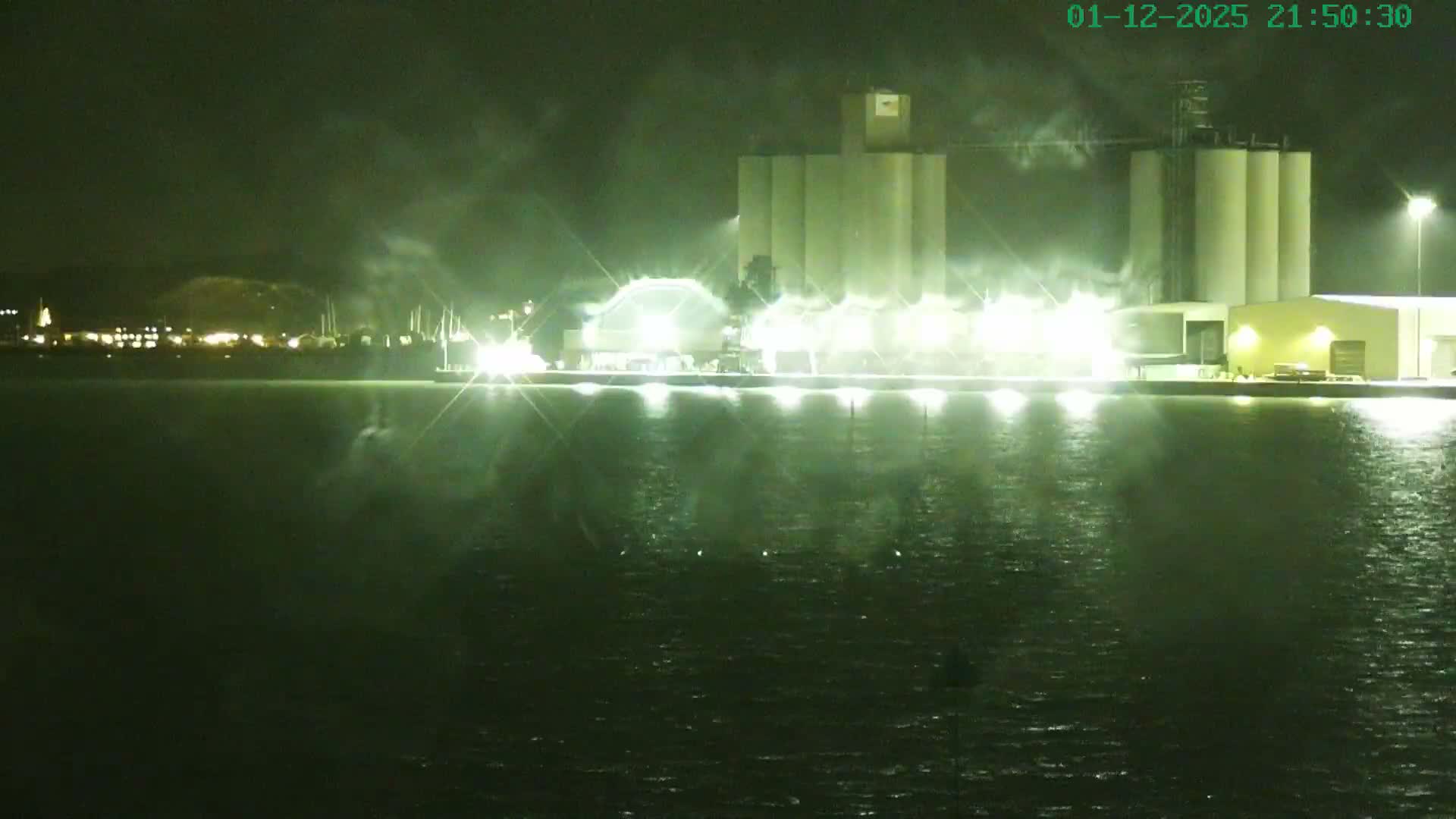 Southampton, Itchen River Agricultural Silos & Hyte View & (Tug & RoRo) Shipspotting  Live Cam - Southampton, Hampshire, South East, England, United Kingdom