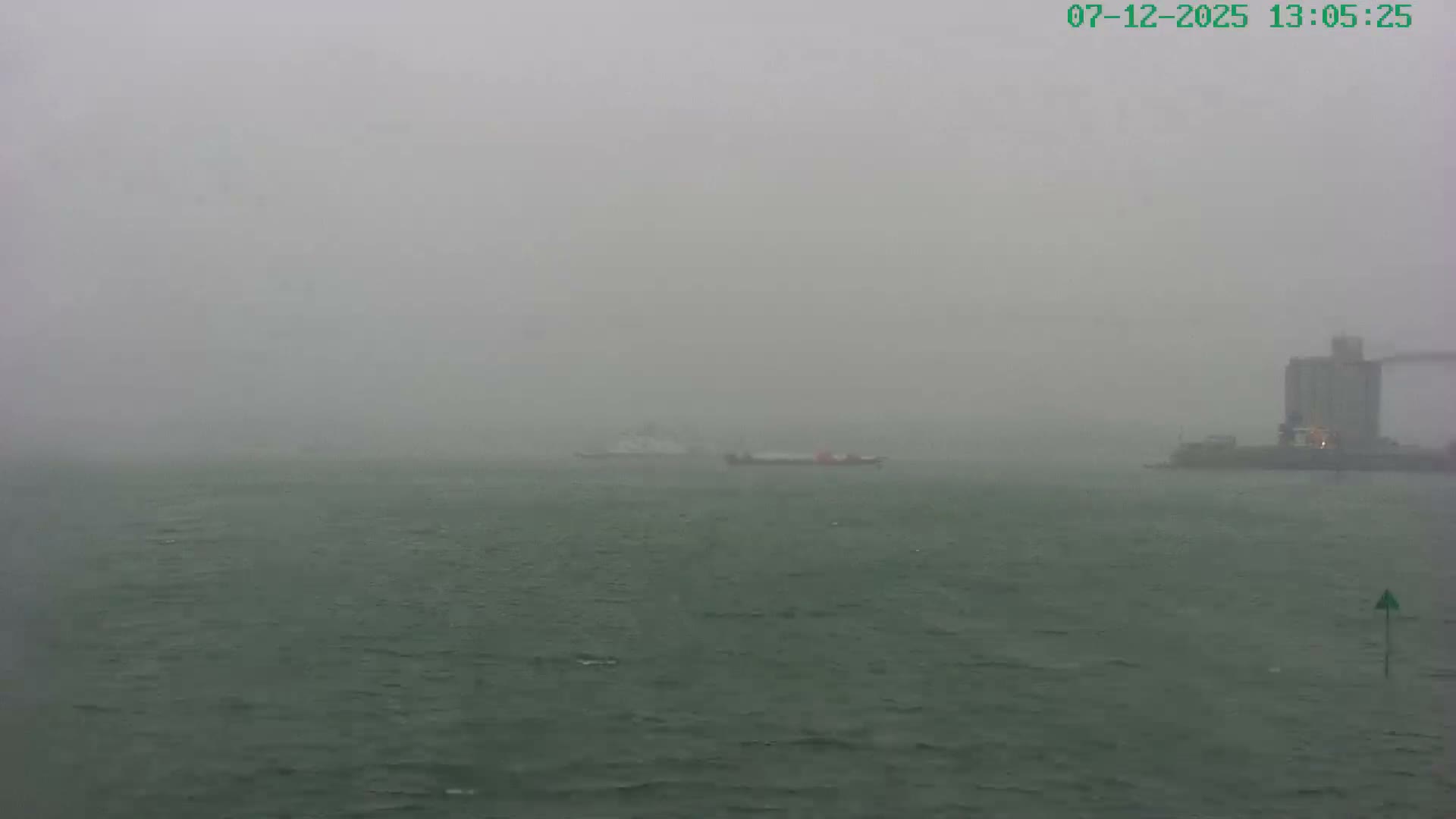 Southampton, Itchen River Agricultural Silos & Hyte View & (Tug & RoRo) Shipspotting  Live Cam - Southampton, Hampshire, South East, England, United Kingdom