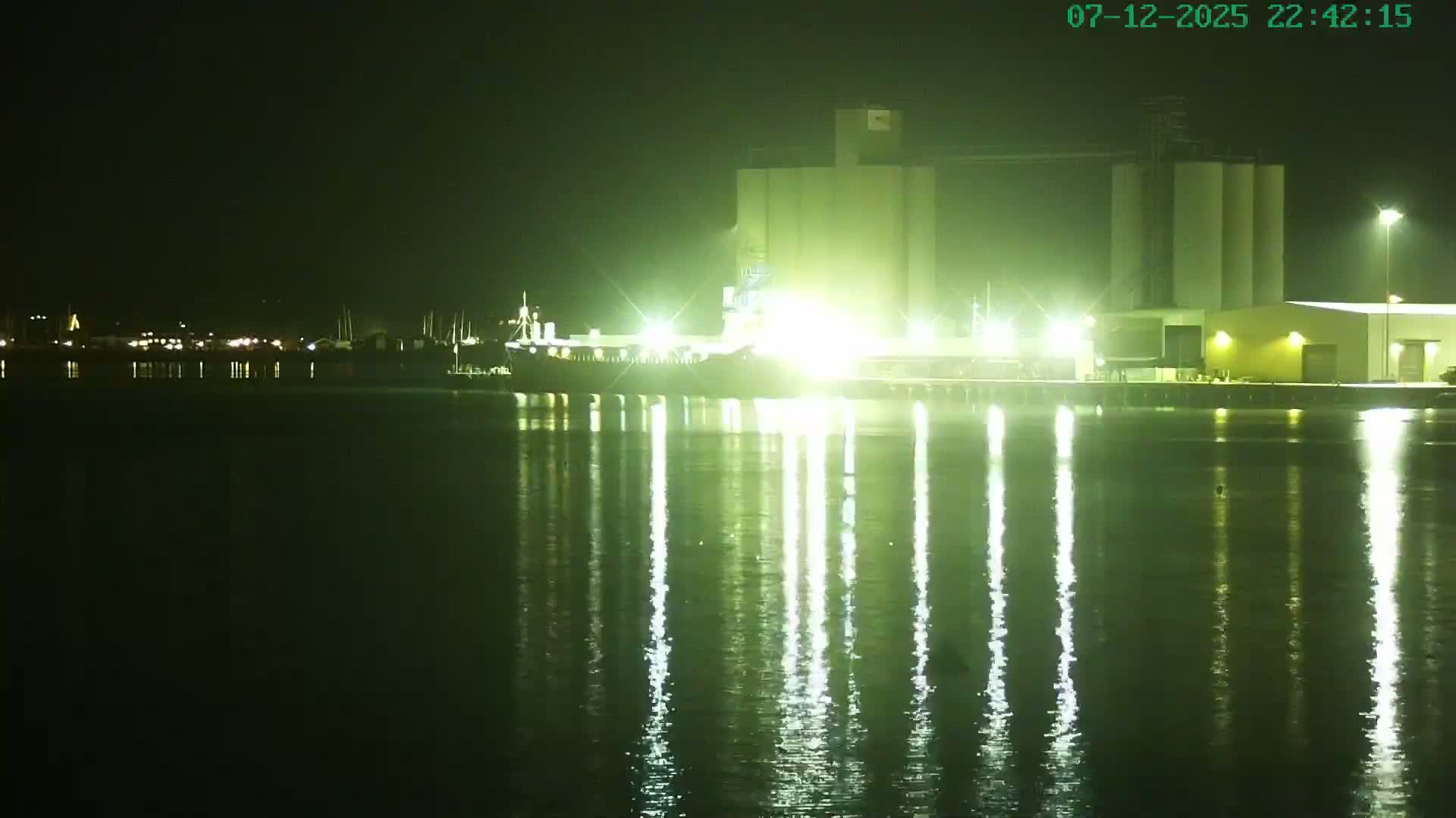 Southampton, Itchen River Agricultural Silos & Hyte View & (Tug & RoRo) Shipspotting  Live Cam - Southampton, Hampshire, South East, England, United Kingdom