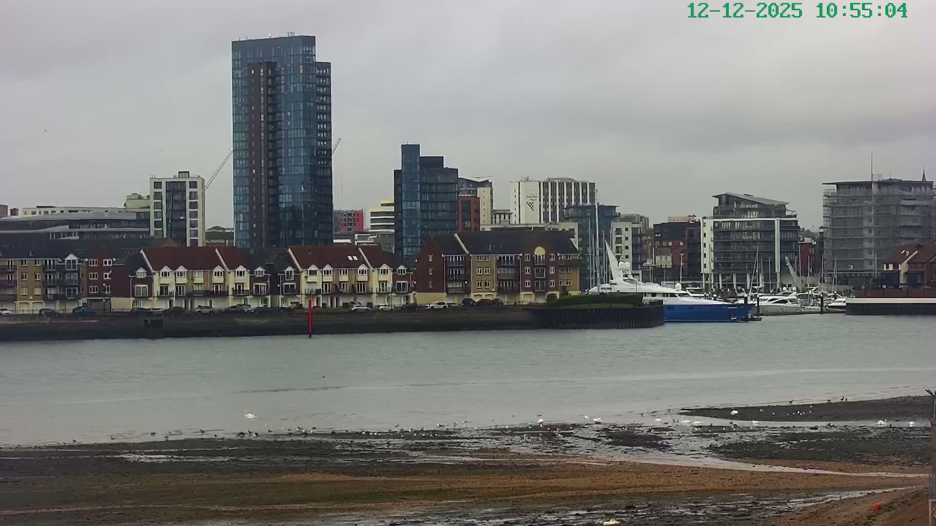 Southampton, Itchen River Agricultural Silos & Hyte View & (Tug & RoRo) Shipspotting  Live Cam - Southampton, Hampshire, South East, England, United Kingdom