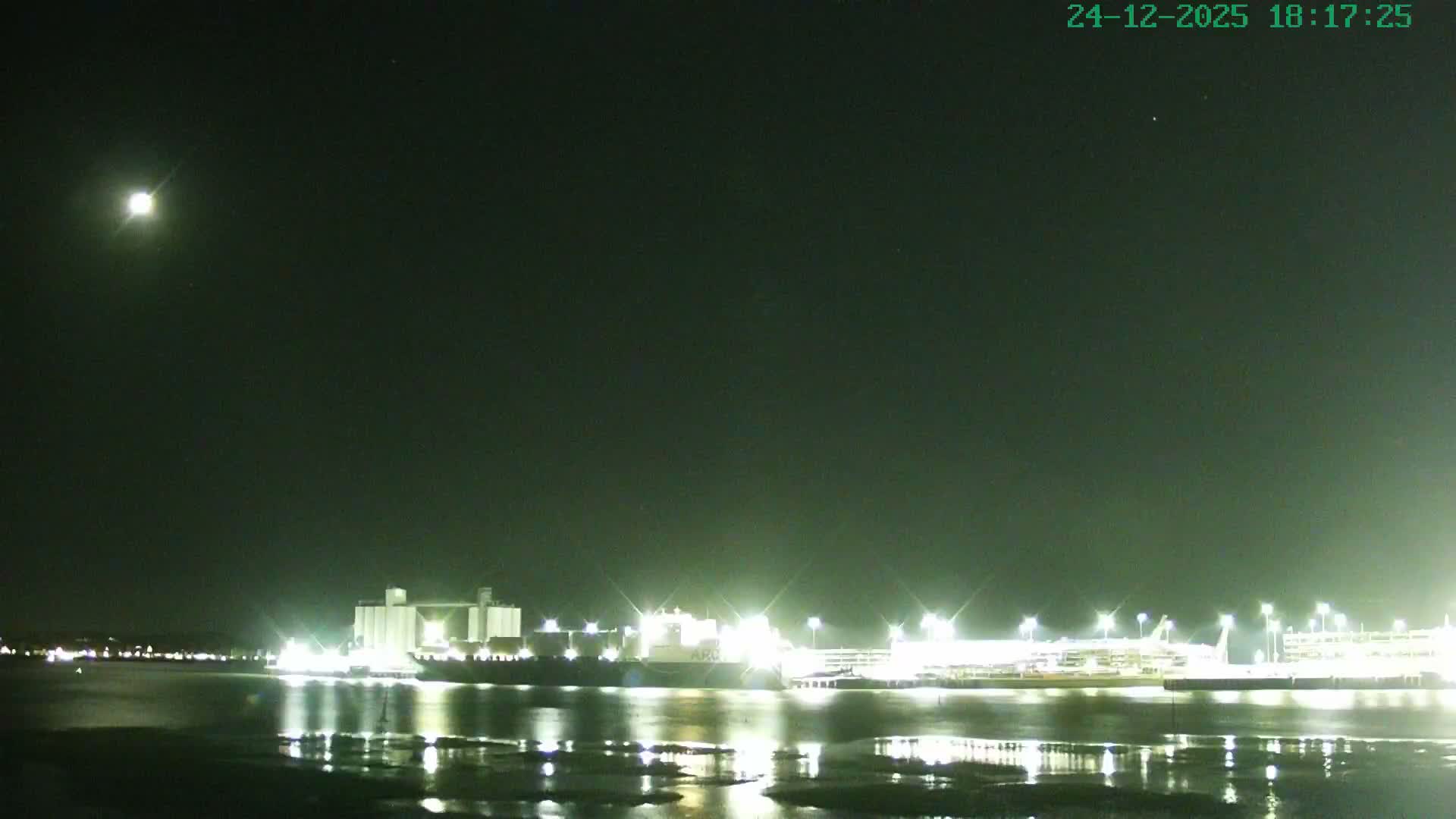 Southampton, Itchen River Agricultural Silos & Hyte View & (Tug & RoRo) Shipspotting  Live Cam - Southampton, Hampshire, South East, England, United Kingdom