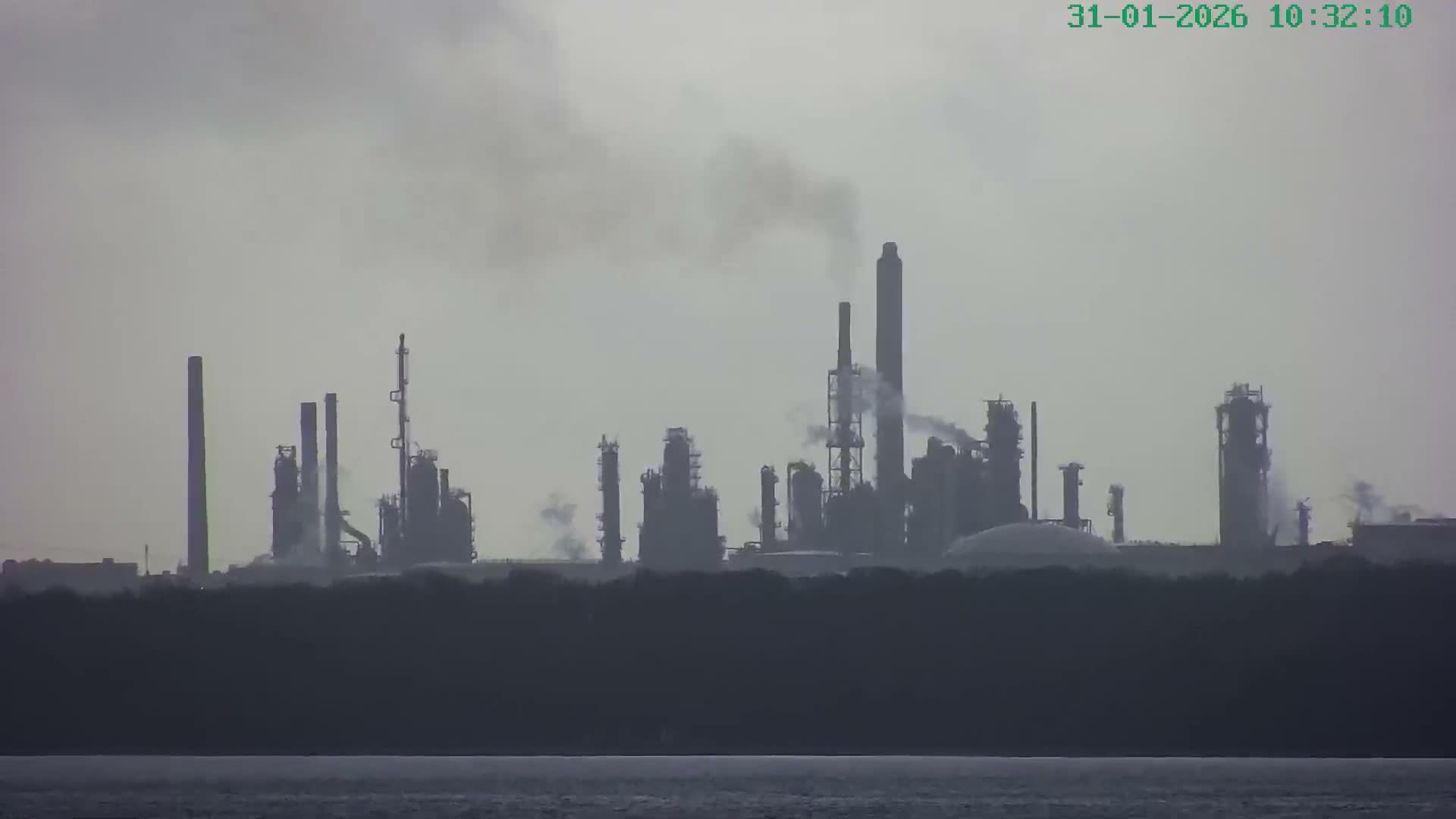 Southampton, Itchen River Agricultural Silos & Hyte View & (Tug & RoRo) Shipspotting  Live Cam - Southampton, Hampshire, South East, England, United Kingdom