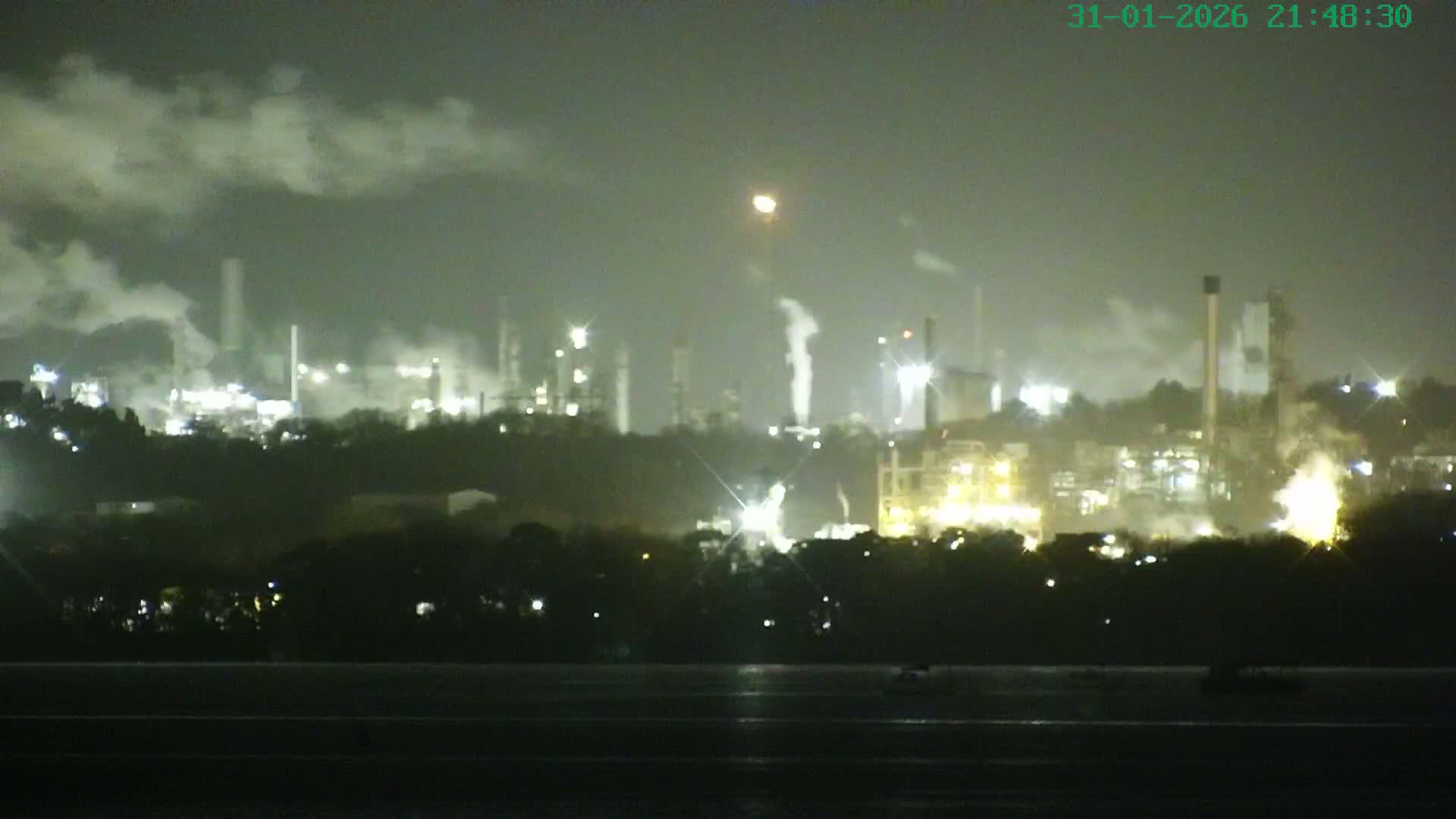 Southampton, Itchen River Agricultural Silos & Hyte View & (Tug & RoRo) Shipspotting  Live Cam - Southampton, Hampshire, South East, England, United Kingdom