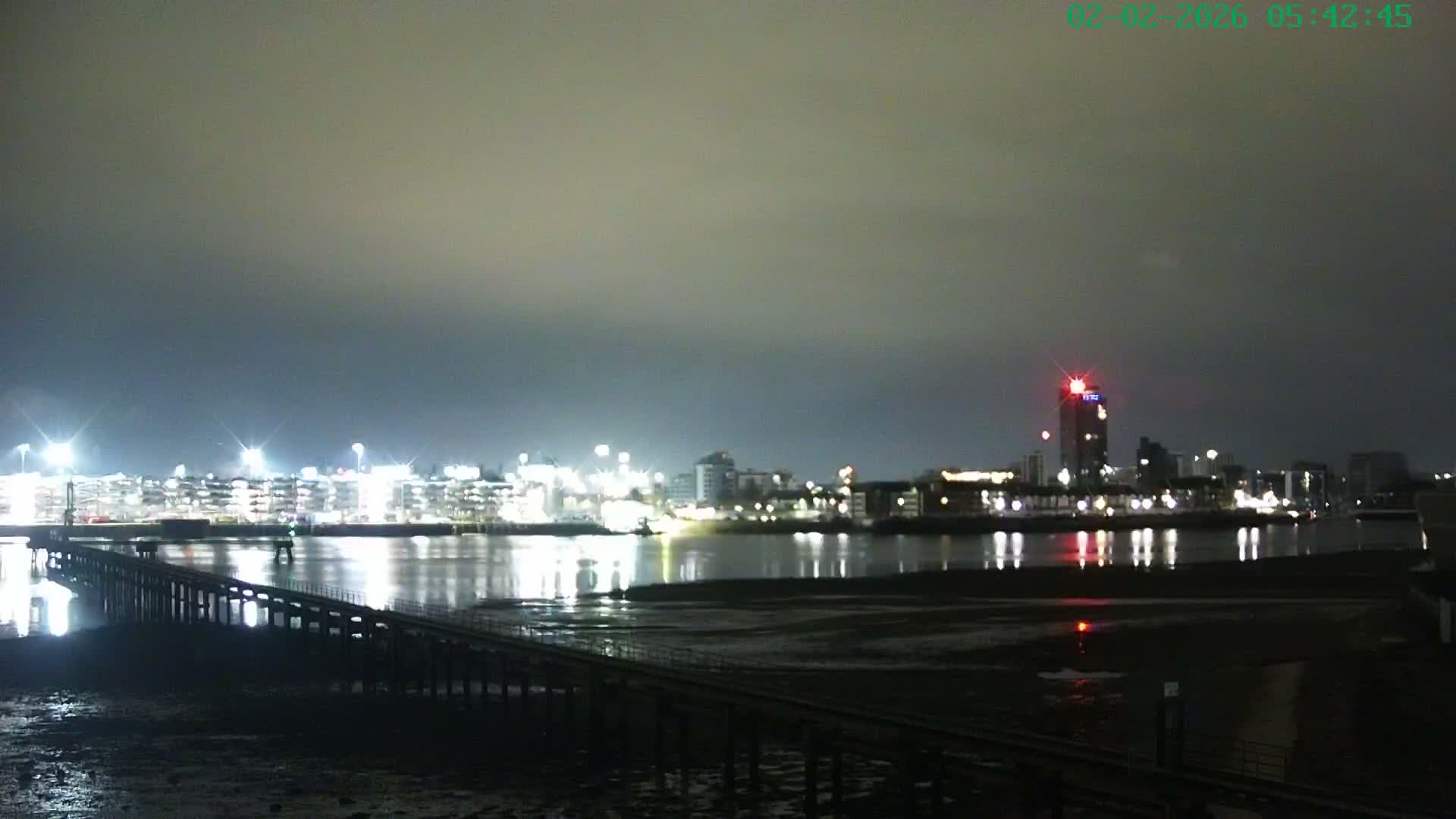 Southampton, Itchen River Agricultural Silos & Hyte View & (Tug & RoRo) Shipspotting  Live Cam - Southampton, Hampshire, South East, England, United Kingdom