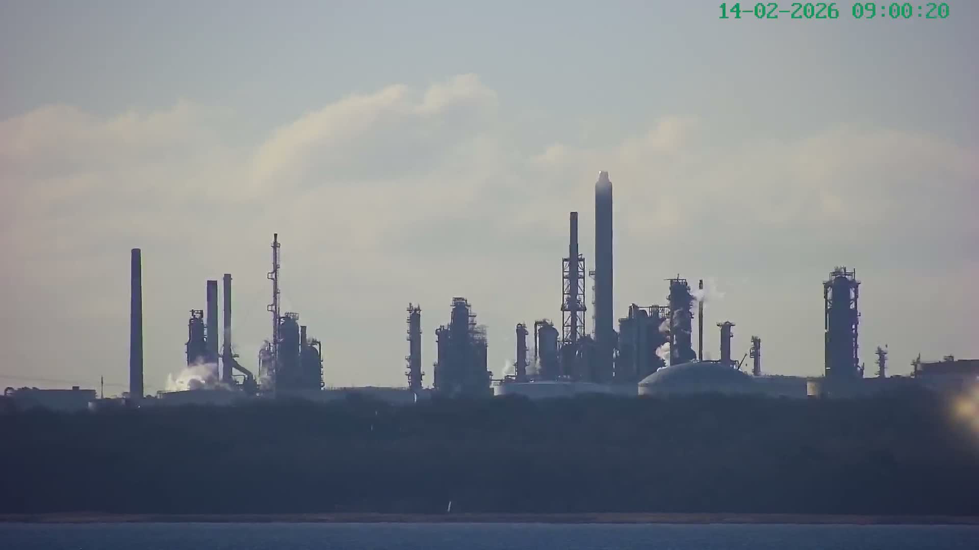 Southampton, Itchen River Agricultural Silos & Hyte View & (Tug & RoRo) Shipspotting  Live Cam - Southampton, Hampshire, South East, England, United Kingdom