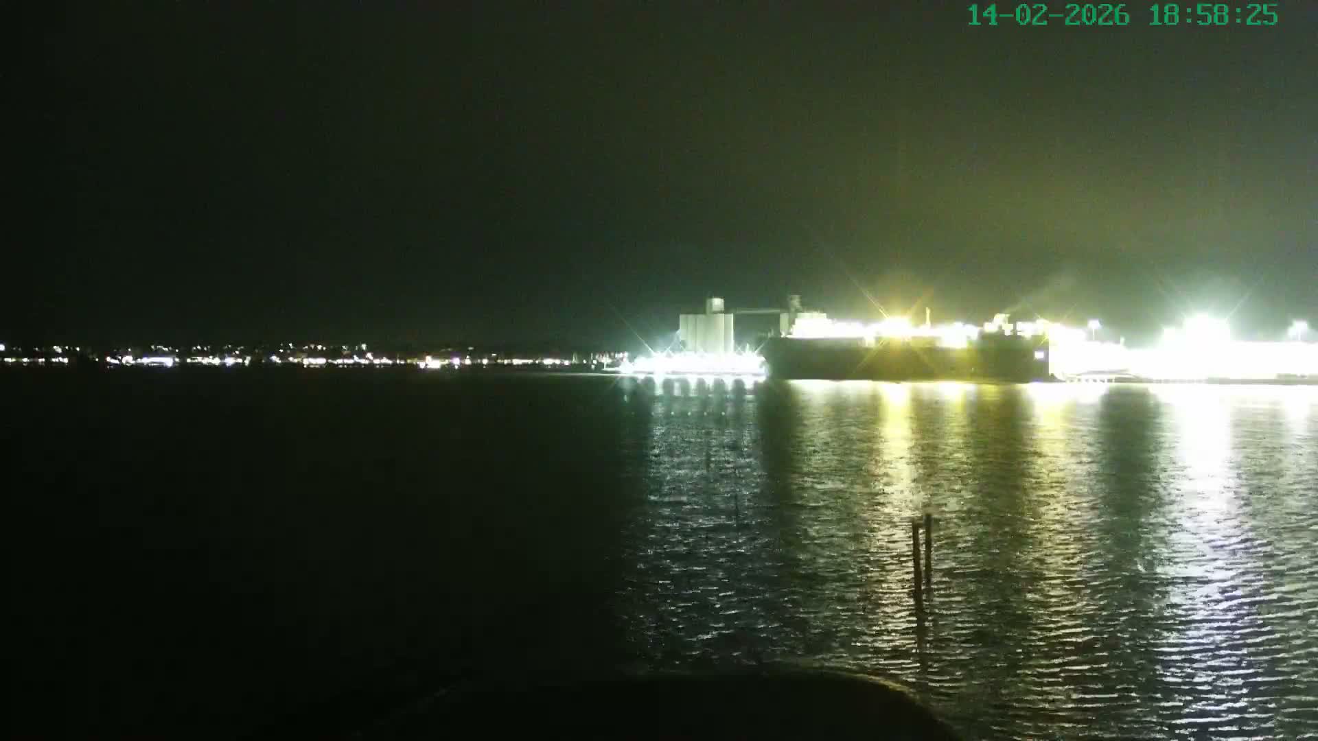 Southampton, Itchen River Agricultural Silos & Hyte View & (Tug & RoRo) Shipspotting  Live Cam - Southampton, Hampshire, South East, England, United Kingdom