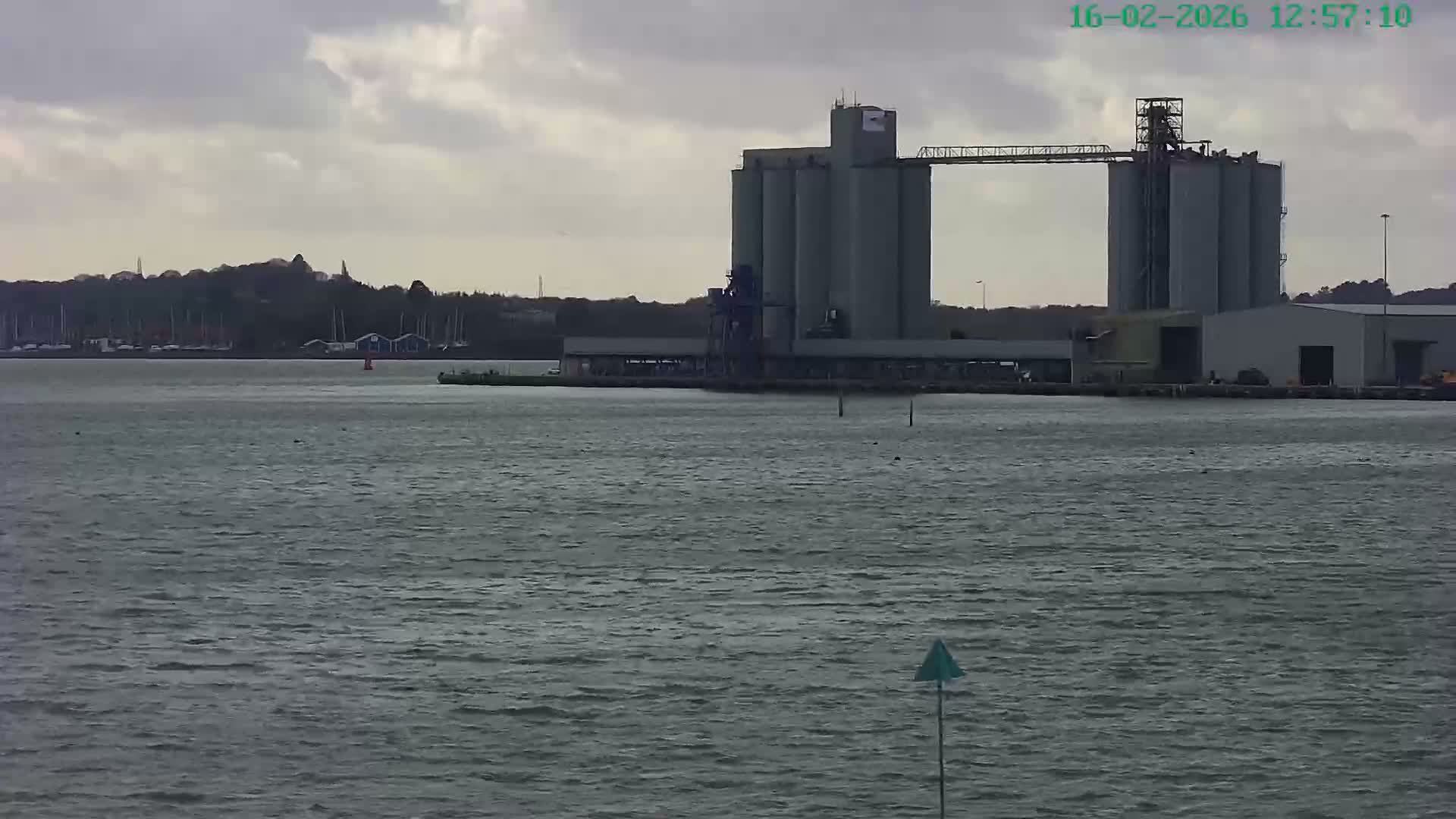 Southampton, Itchen River Agricultural Silos & Hyte View & (Tug & RoRo) Shipspotting  Live Cam - Southampton, Hampshire, South East, England, United Kingdom