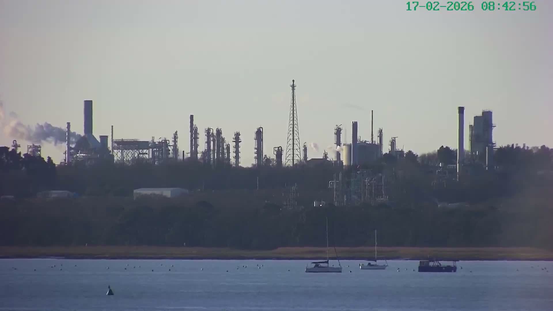 Southampton, Itchen River Agricultural Silos & Hyte View & (Tug & RoRo) Shipspotting  Live Cam - Southampton, Hampshire, South East, England, United Kingdom