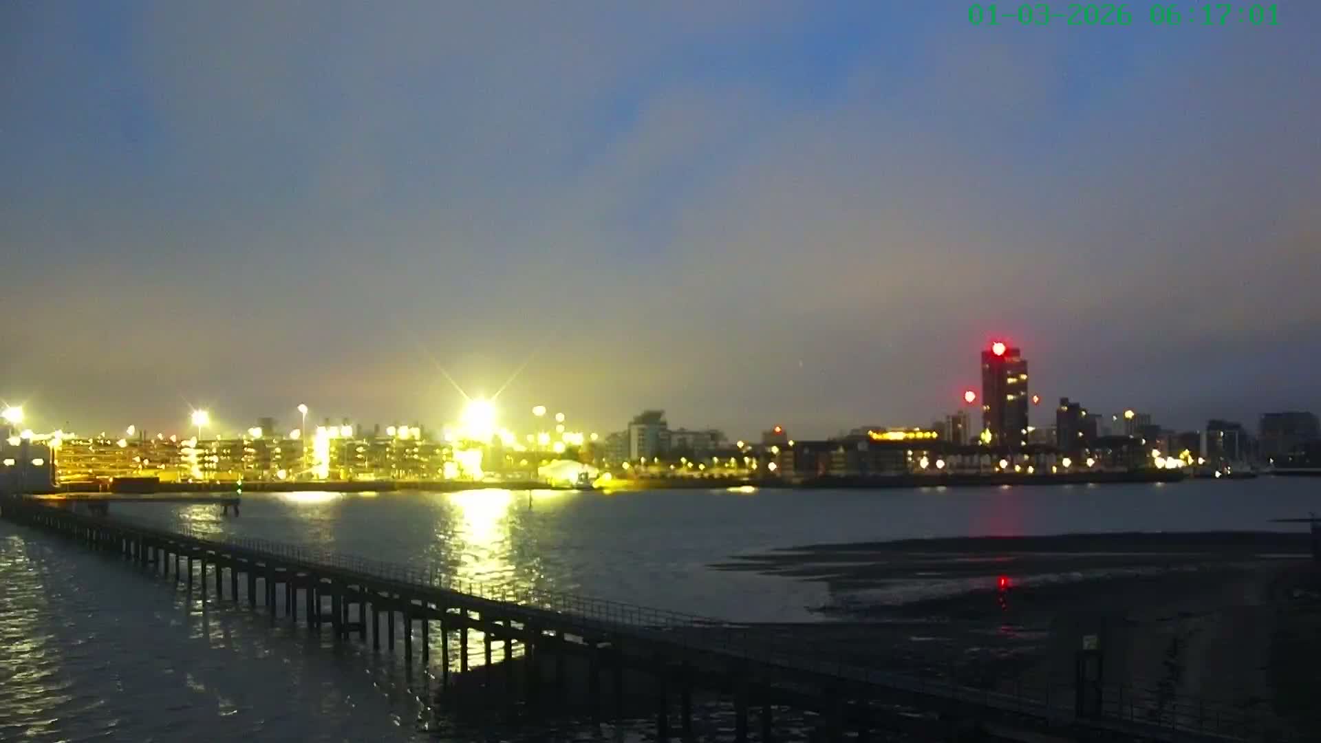 Southampton, Itchen River Agricultural Silos & Hyte View & (Tug & RoRo) Shipspotting  Live Cam - Southampton, Hampshire, South East, England, United Kingdom