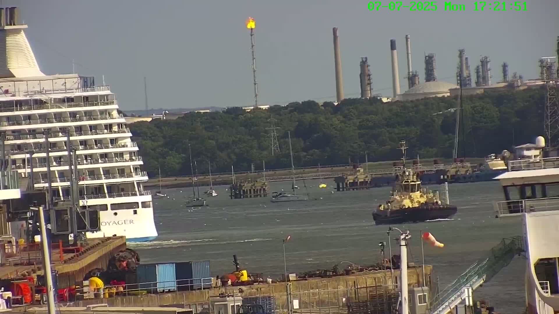 Southampton, Container Port & River Test Container Ship Shipspotting Live Cam - Southampton, Hampshire, South East, England, United Kingdom