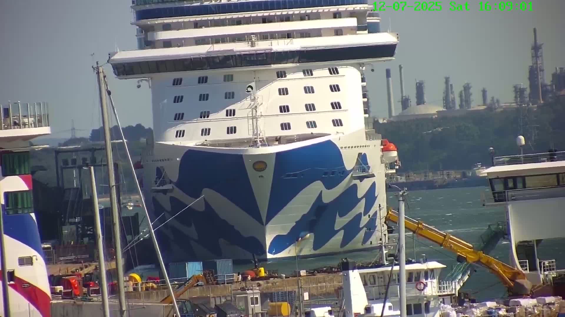 Southampton, Container Port & River Test Container Ship Shipspotting Live Cam - Southampton, Hampshire, South East, England, United Kingdom