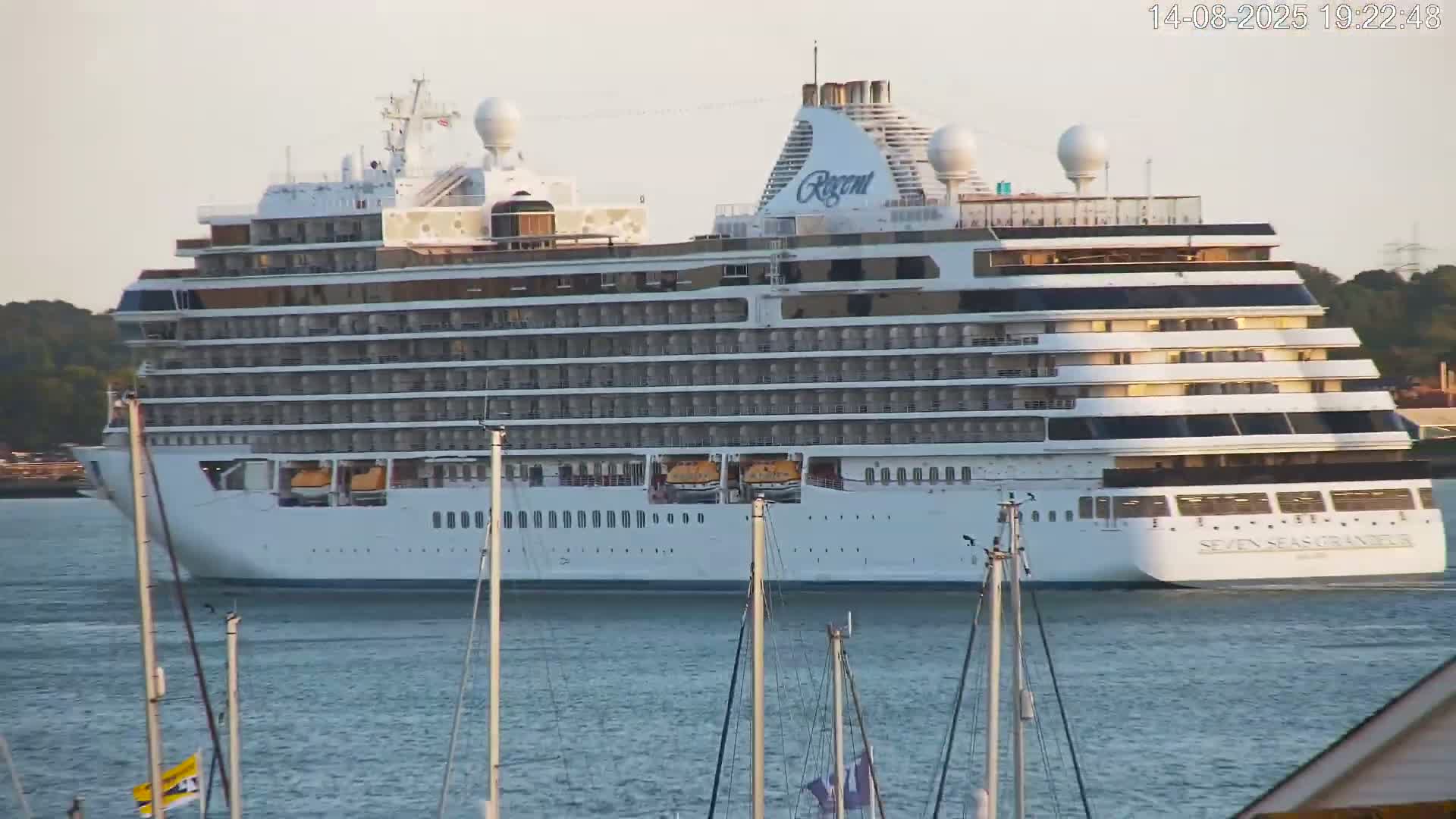 Southampton, Container Port & River Test Container Ship Shipspotting Live Cam - Southampton, Hampshire, South East, England, United Kingdom
