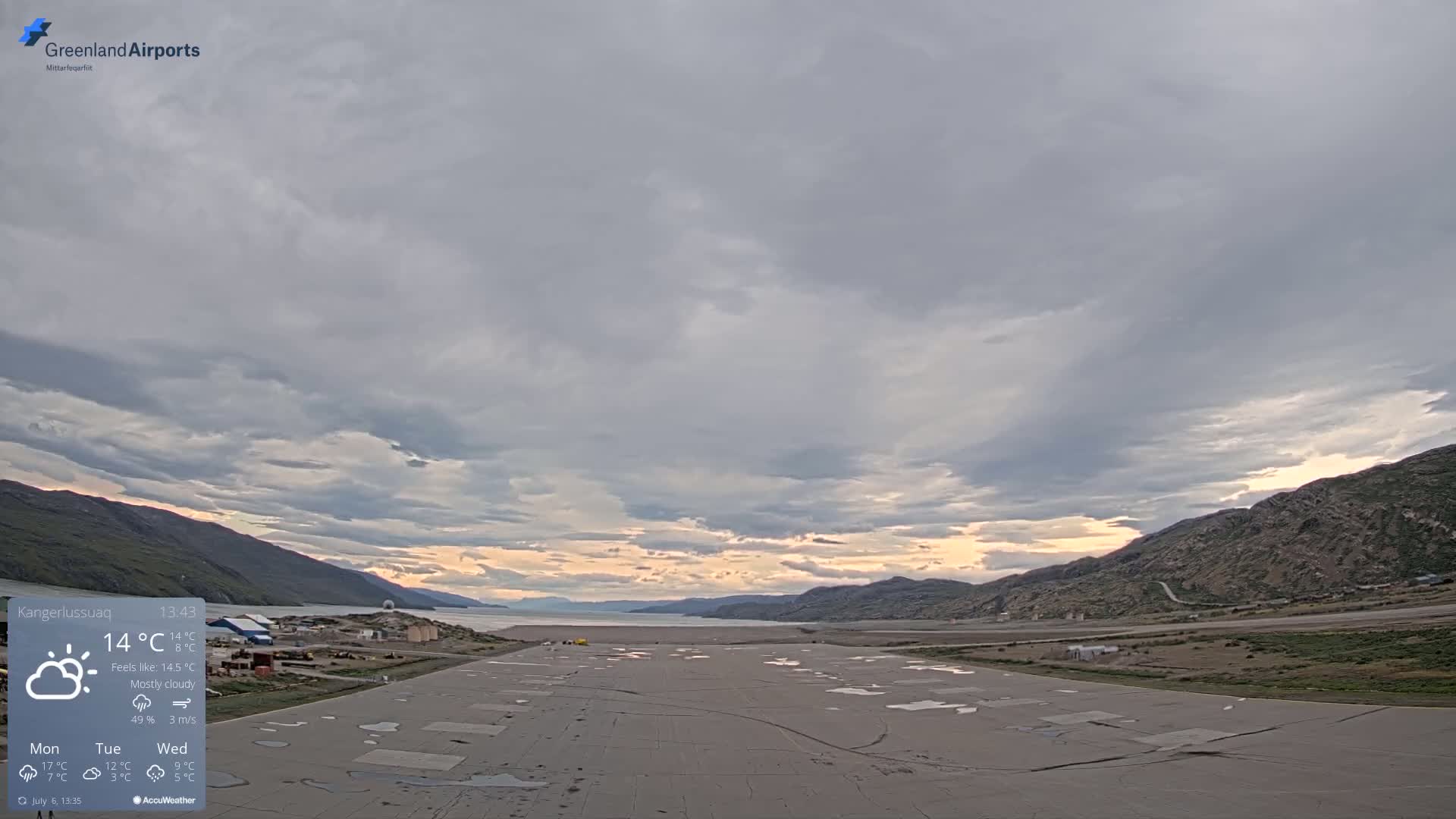 Kangerlussuaq Village & Kangerlussuaq Sondre Stromfjord Airport West Towards View Live Cam SFJ/BGSF - Kangerlussuaq, Qeqqata, Greenland, Denmark