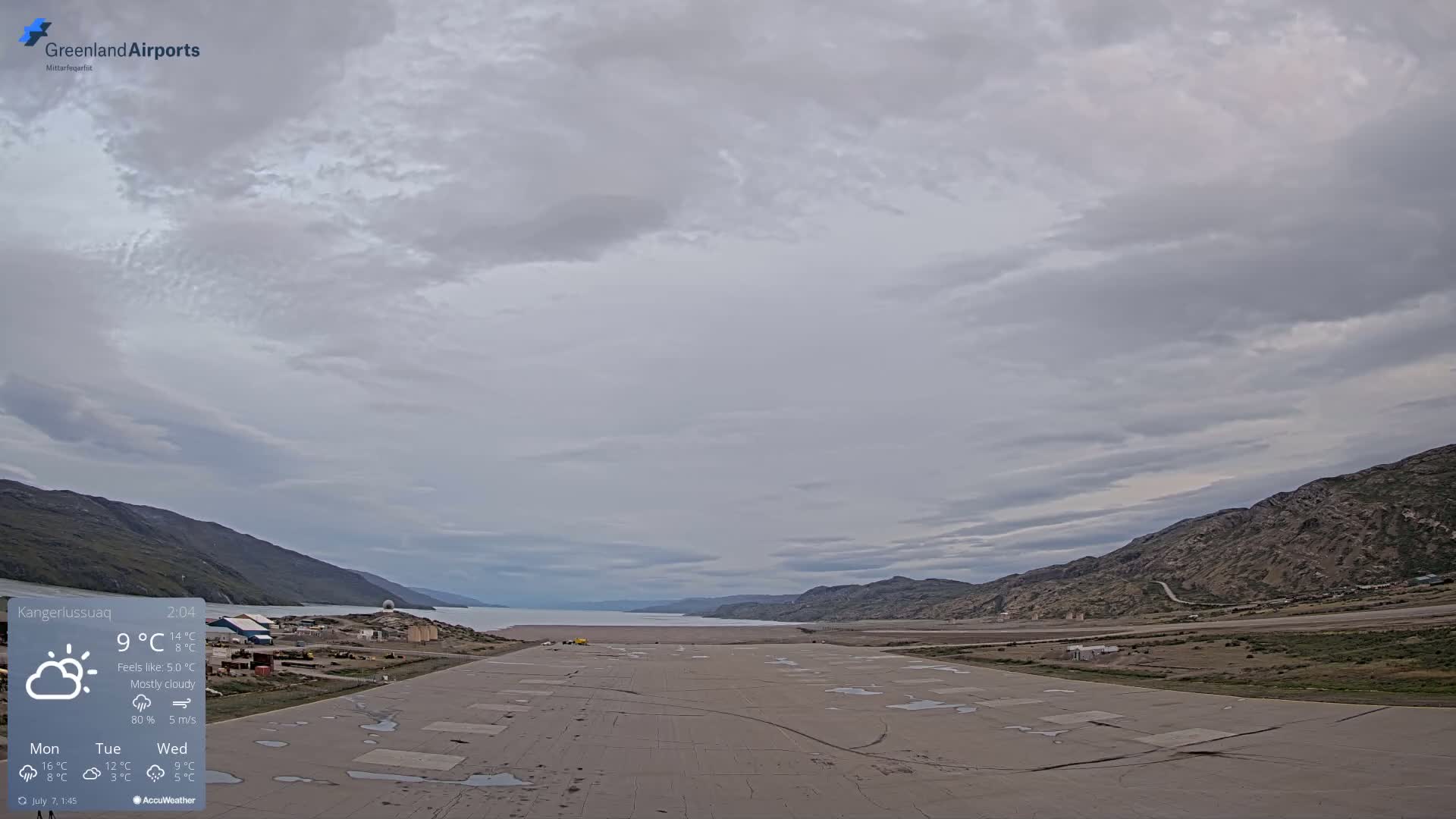 Kangerlussuaq Village & Kangerlussuaq Sondre Stromfjord Airport West Towards View Live Cam SFJ/BGSF - Kangerlussuaq, Qeqqata, Greenland, Denmark