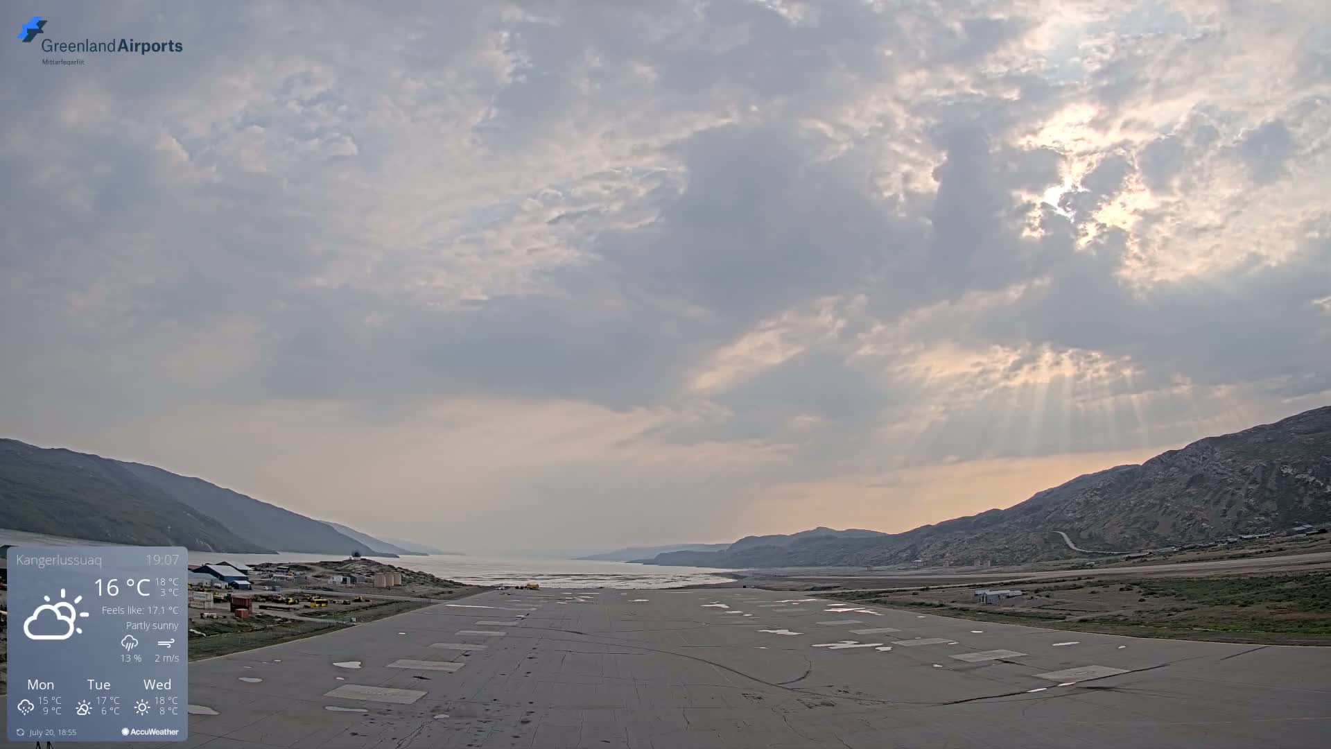 Kangerlussuaq Village & Kangerlussuaq Sondre Stromfjord Airport West Towards View Live Cam SFJ/BGSF - Kangerlussuaq, Qeqqata, Greenland, Denmark