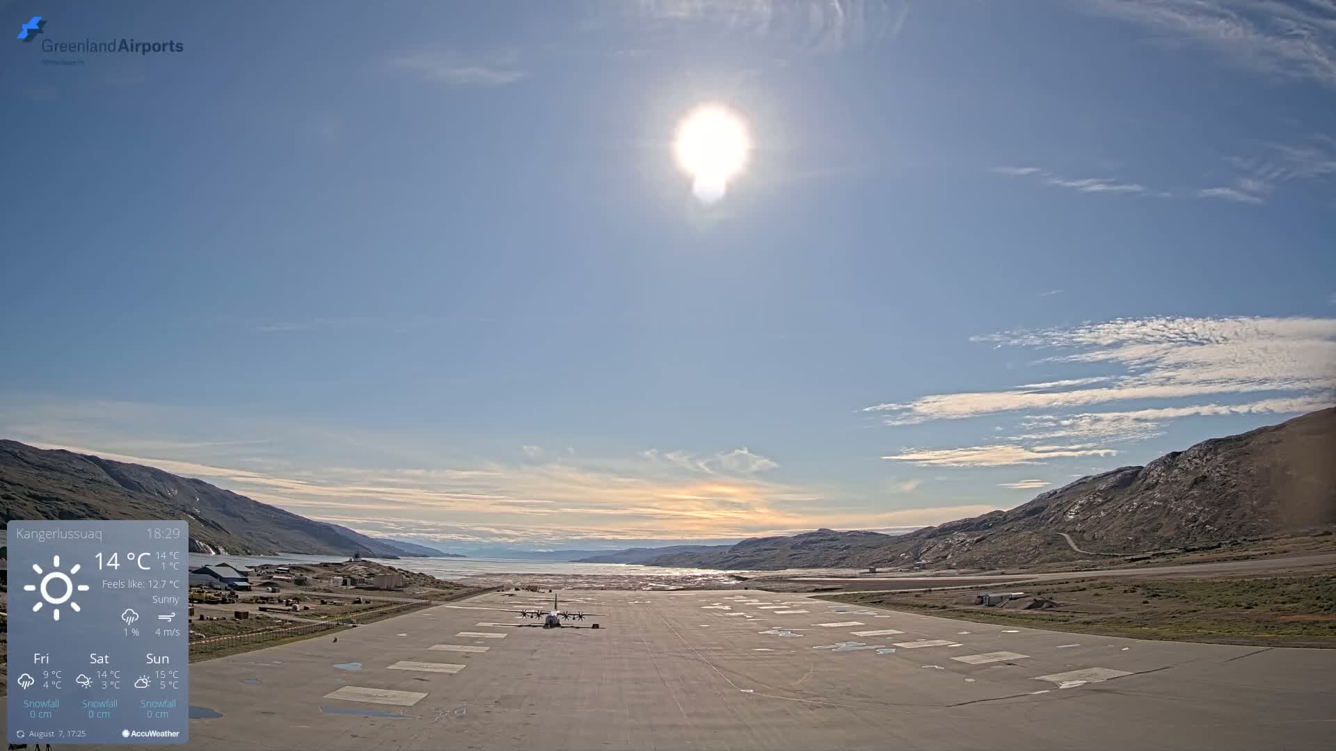 Kangerlussuaq Village & Kangerlussuaq Sondre Stromfjord Airport West Towards View Live Cam SFJ/BGSF - Kangerlussuaq, Qeqqata, Greenland, Denmark