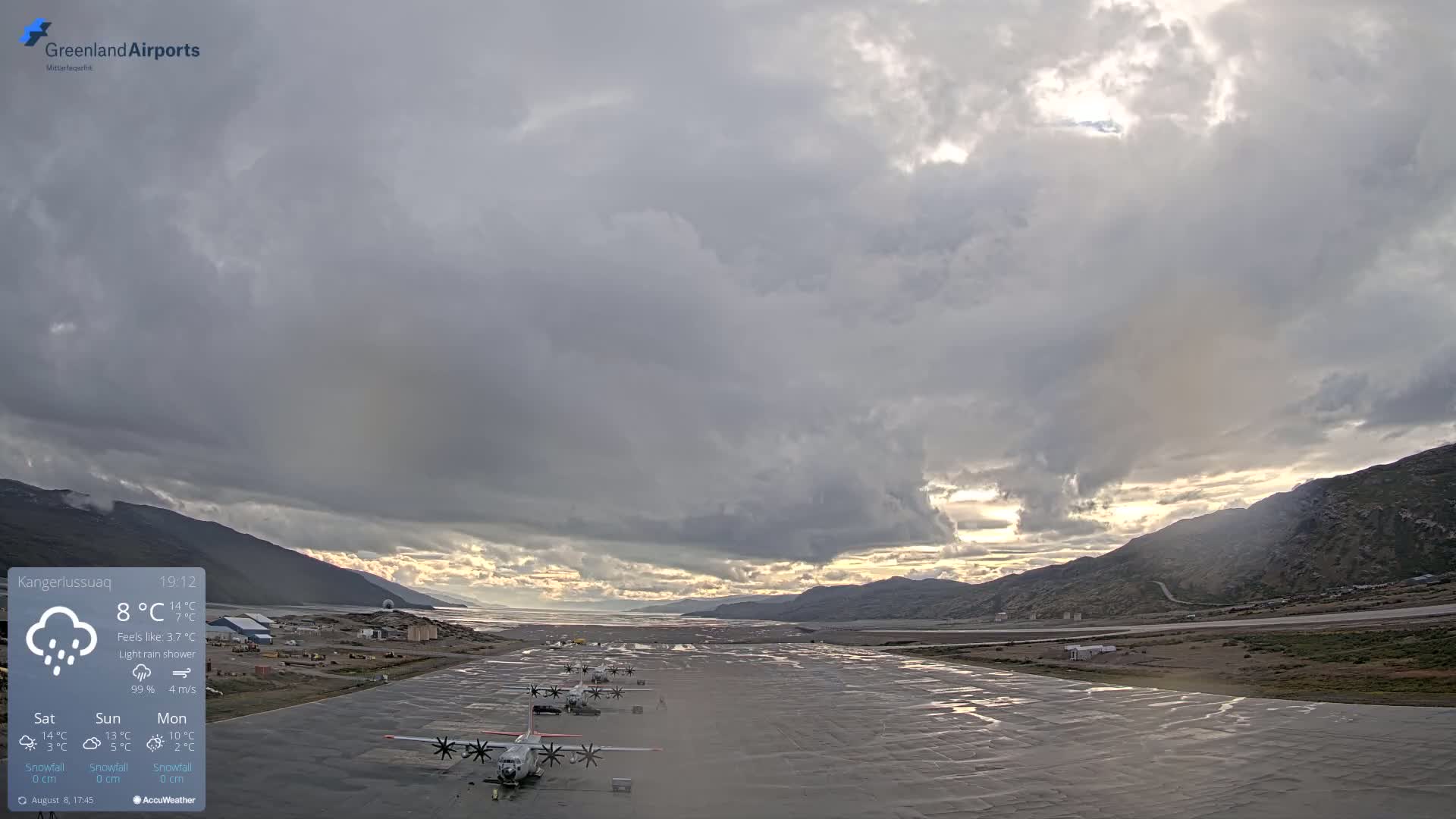 Kangerlussuaq Village & Kangerlussuaq Sondre Stromfjord Airport West Towards View Live Cam SFJ/BGSF - Kangerlussuaq, Qeqqata, Greenland, Denmark