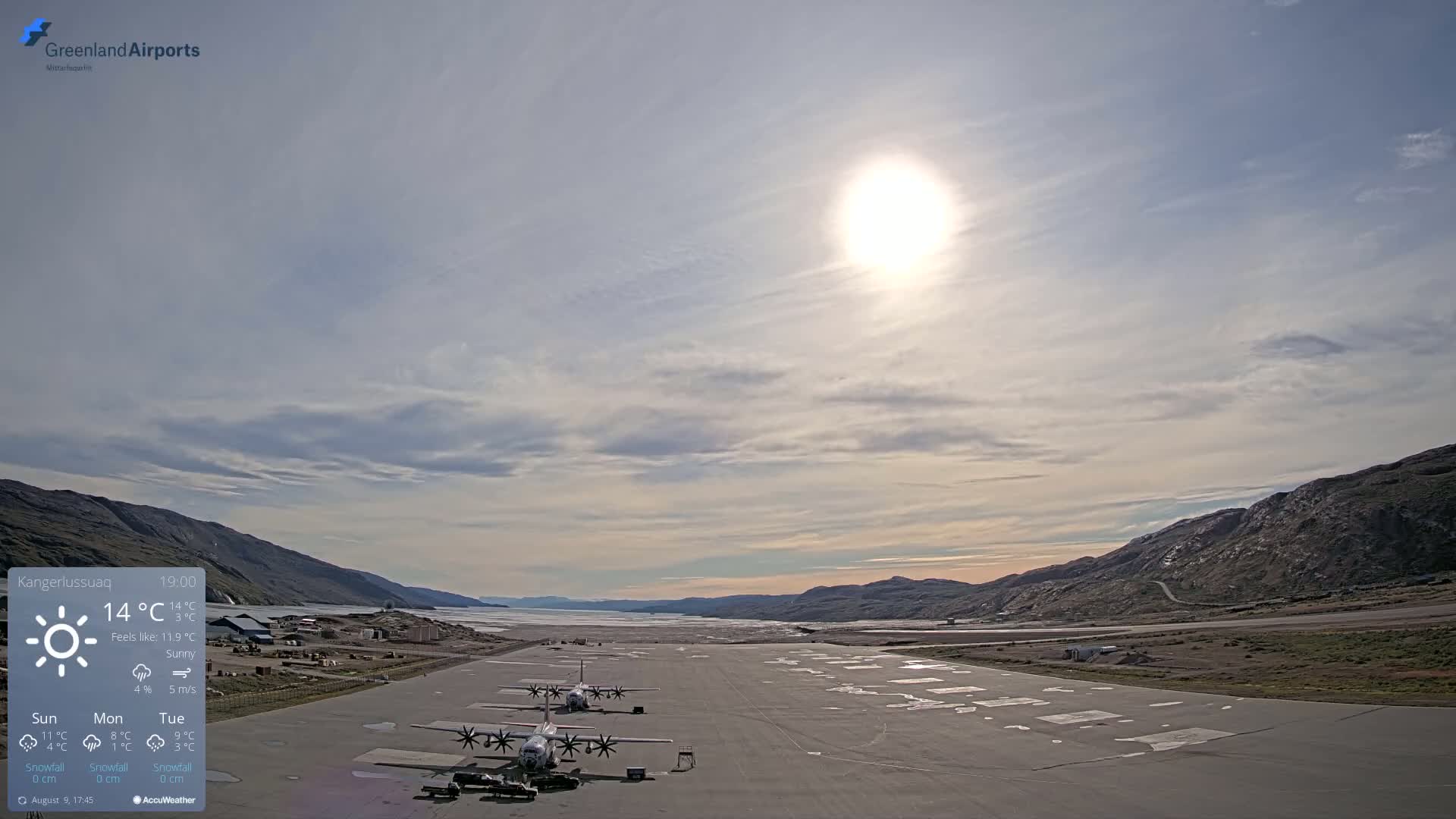Kangerlussuaq Village & Kangerlussuaq Sondre Stromfjord Airport West Towards View Live Cam SFJ/BGSF - Kangerlussuaq, Qeqqata, Greenland, Denmark