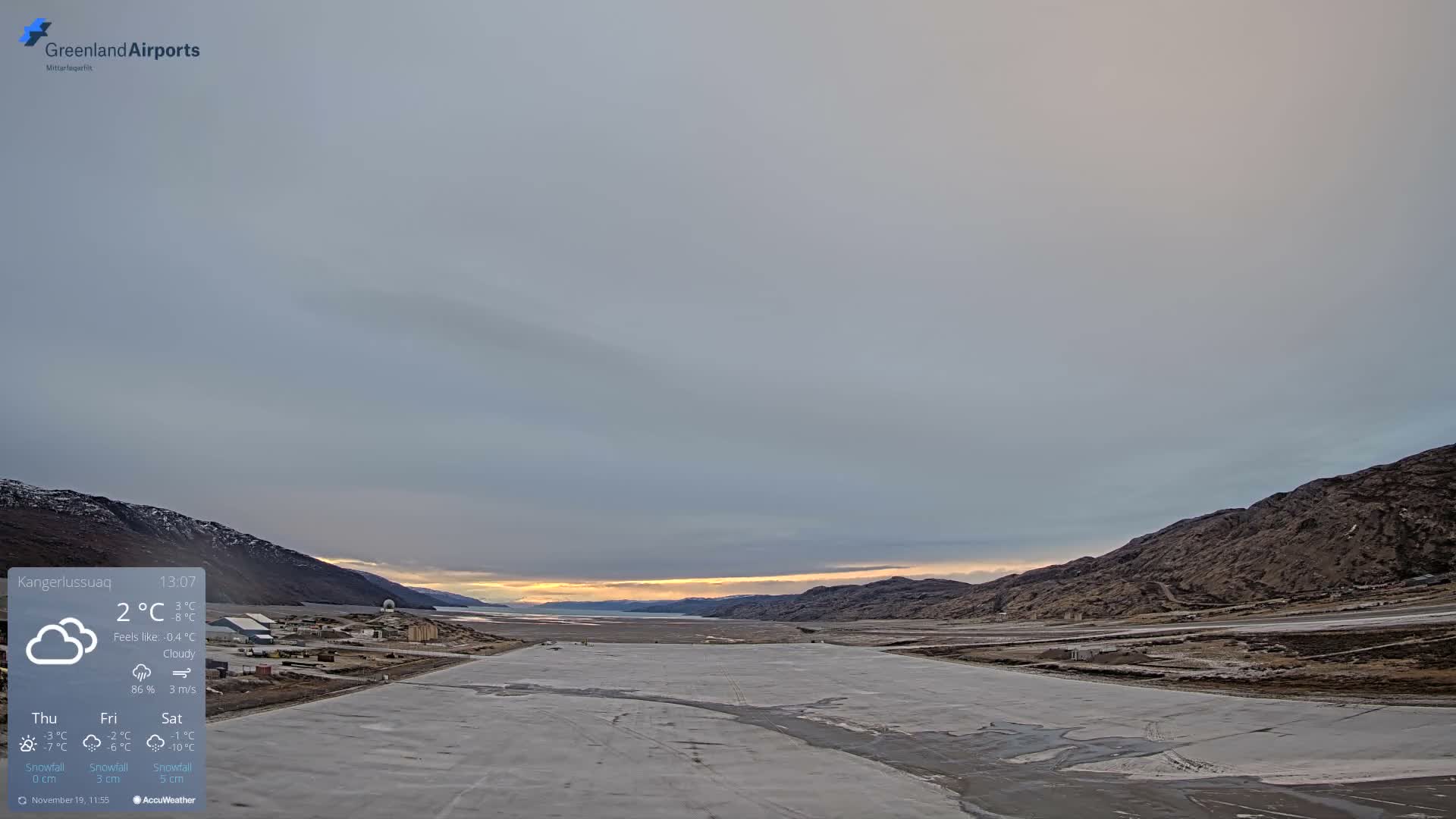 Kangerlussuaq Village & Kangerlussuaq Sondre Stromfjord Airport West Towards View Live Cam SFJ/BGSF - Kangerlussuaq, Qeqqata, Greenland, Denmark