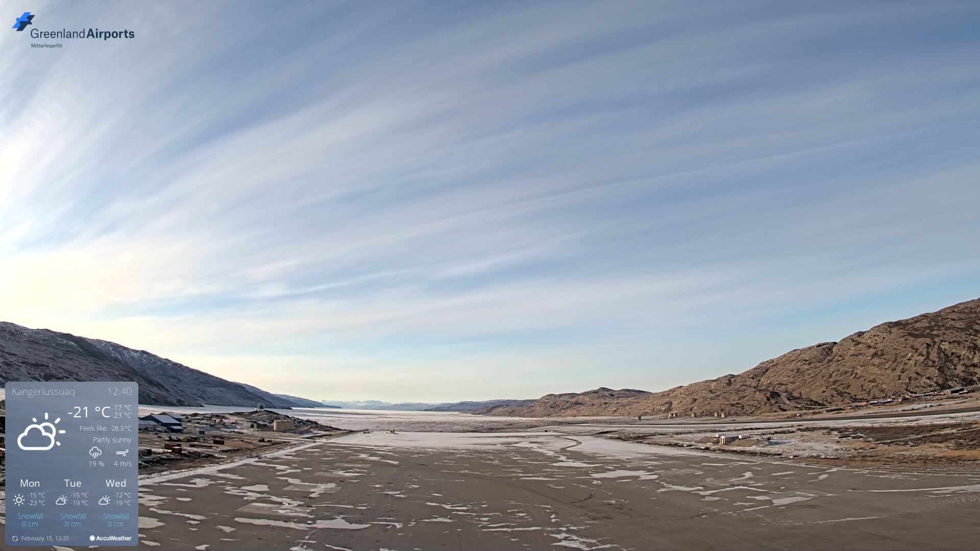 Kangerlussuaq Village & Kangerlussuaq Sondre Stromfjord Airport West Towards View Live Cam SFJ/BGSF - Kangerlussuaq, Qeqqata, Greenland, Denmark