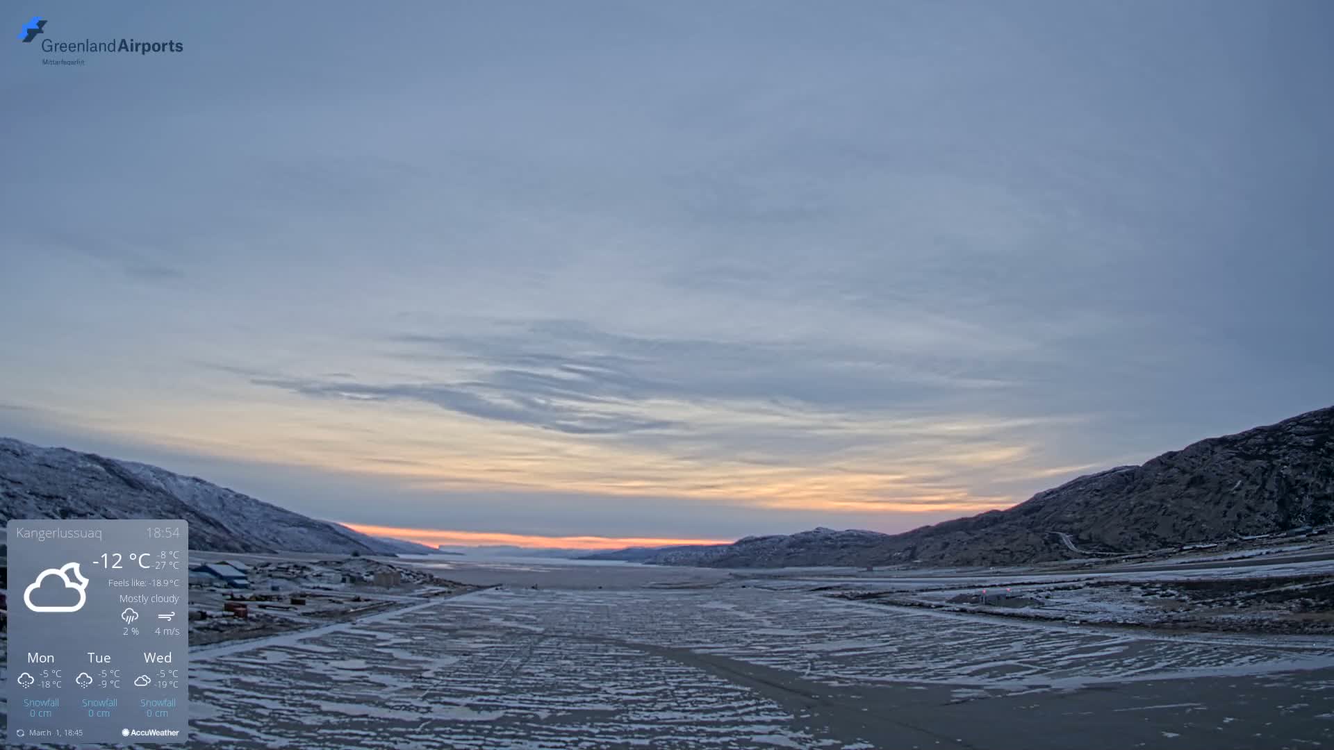 Kangerlussuaq Village & Kangerlussuaq Sondre Stromfjord Airport West Towards View Live Cam SFJ/BGSF - Kangerlussuaq, Qeqqata, Greenland, Denmark
