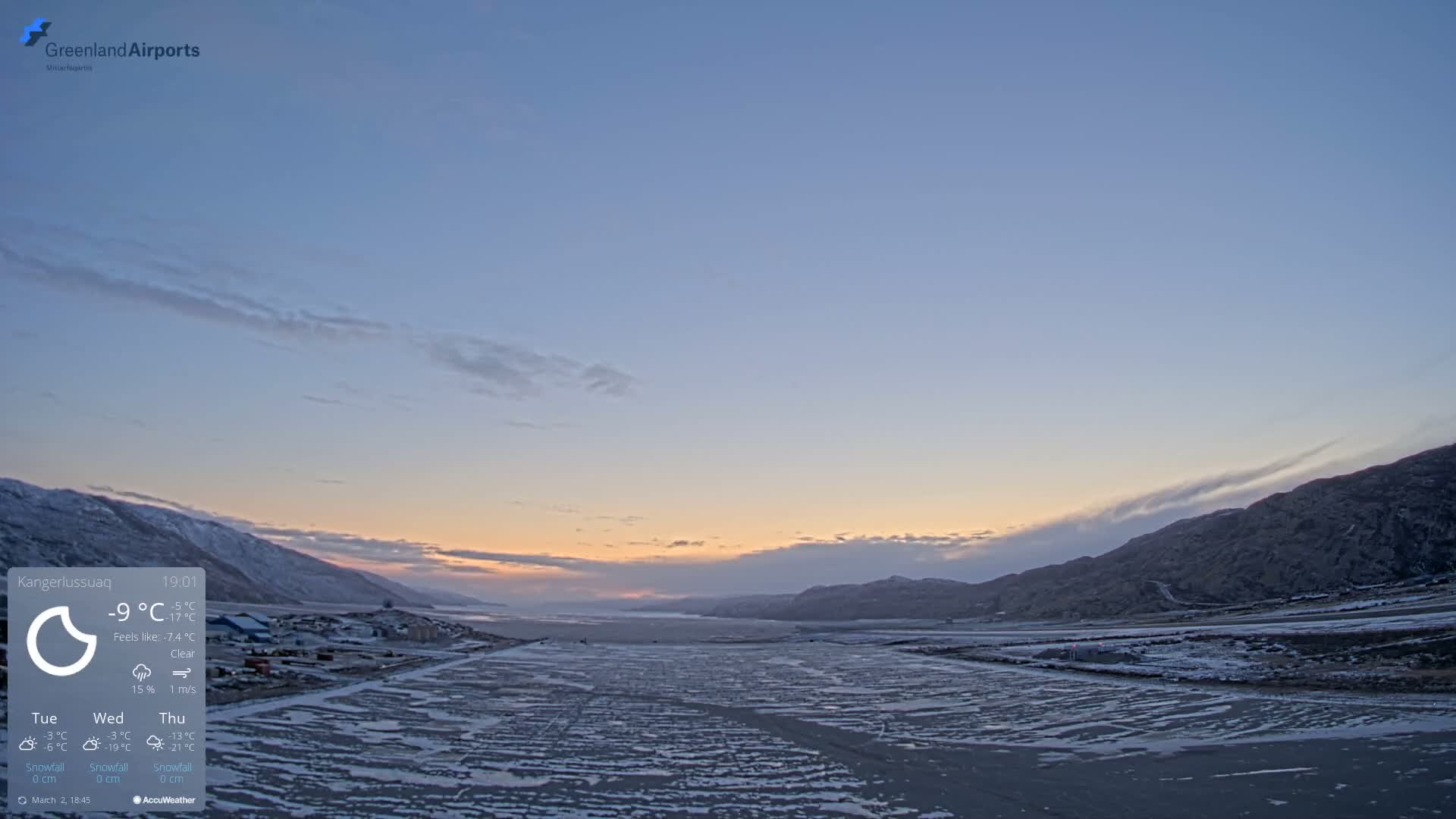 Kangerlussuaq Village & Kangerlussuaq Sondre Stromfjord Airport West Towards View Live Cam SFJ/BGSF - Kangerlussuaq, Qeqqata, Greenland, Denmark