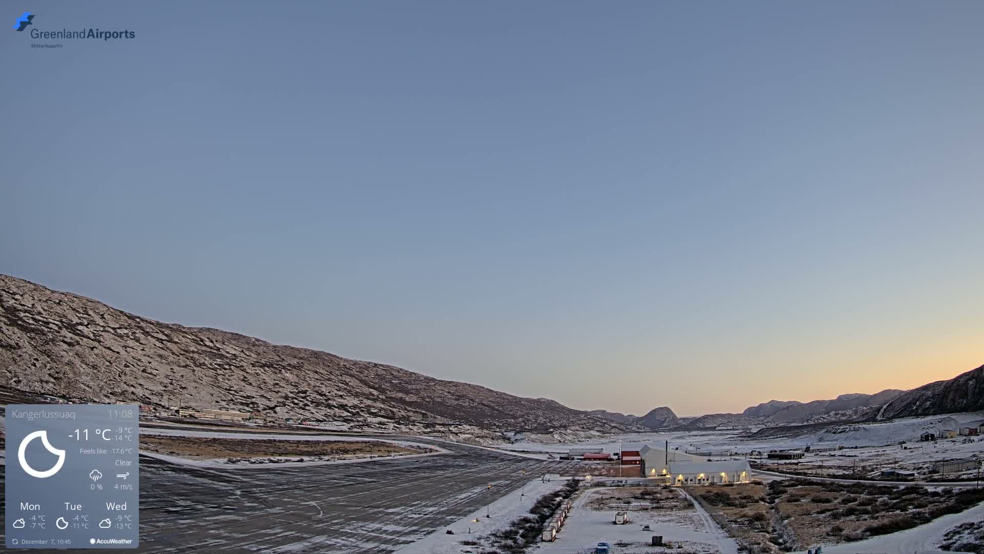 Kangerlussuaq Village & Kangerlussuaq Sondre Stromfjord Airport East Towards View Live Cam SFJ/BGSF - Kangerlussuaq, Qeqqata, Greenland, Denmark