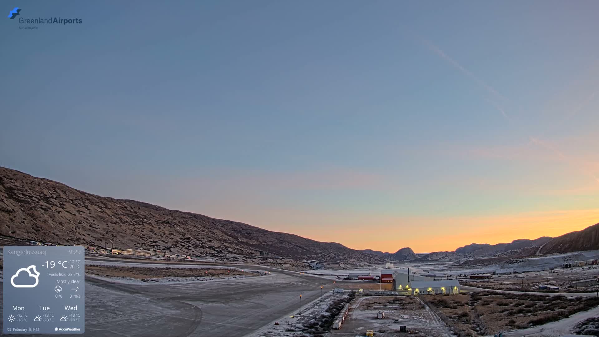 Kangerlussuaq Village & Kangerlussuaq Sondre Stromfjord Airport East Towards View Live Cam SFJ/BGSF - Kangerlussuaq, Qeqqata, Greenland, Denmark
