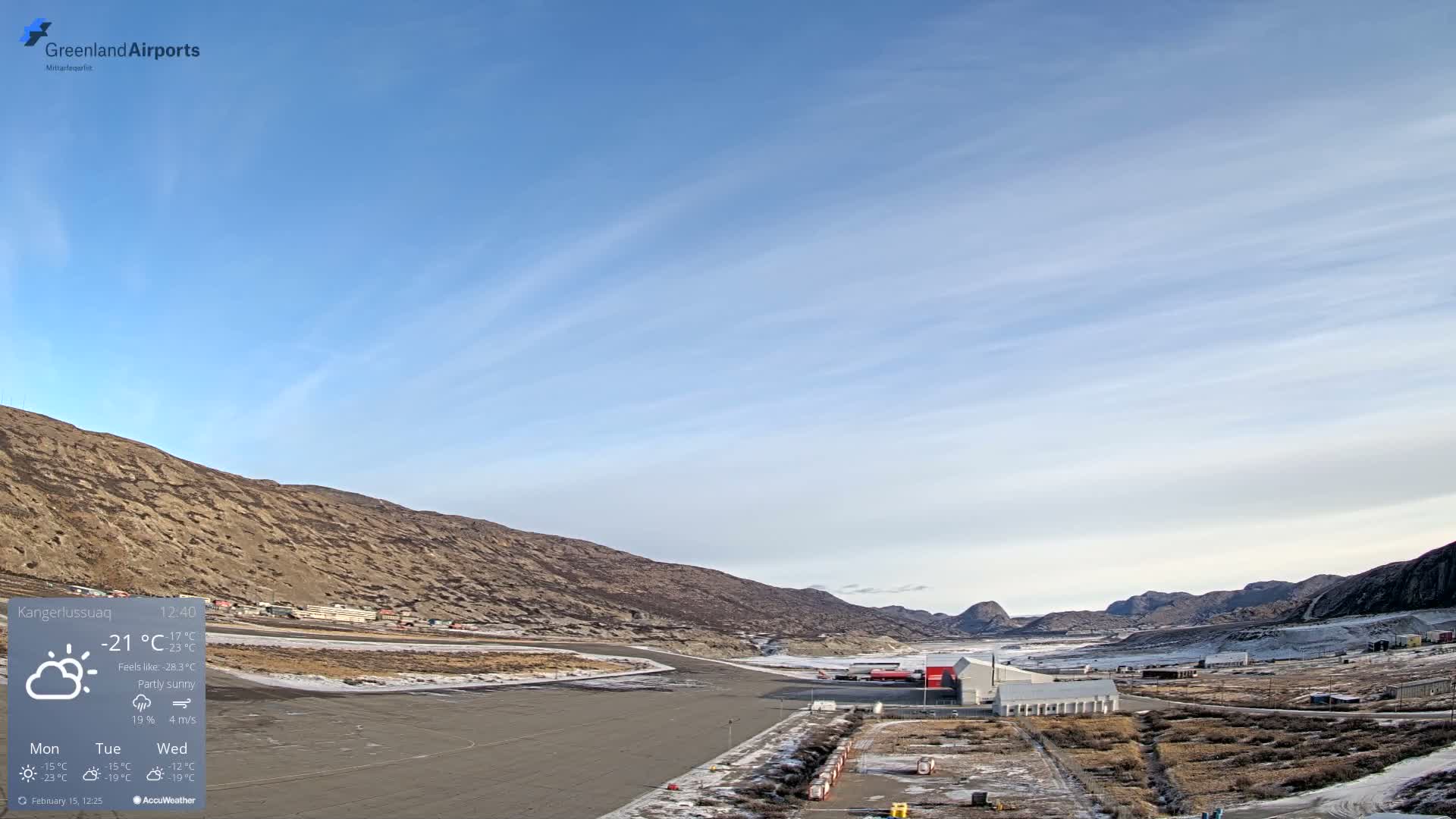 Kangerlussuaq Village & Kangerlussuaq Sondre Stromfjord Airport East Towards View Live Cam SFJ/BGSF - Kangerlussuaq, Qeqqata, Greenland, Denmark