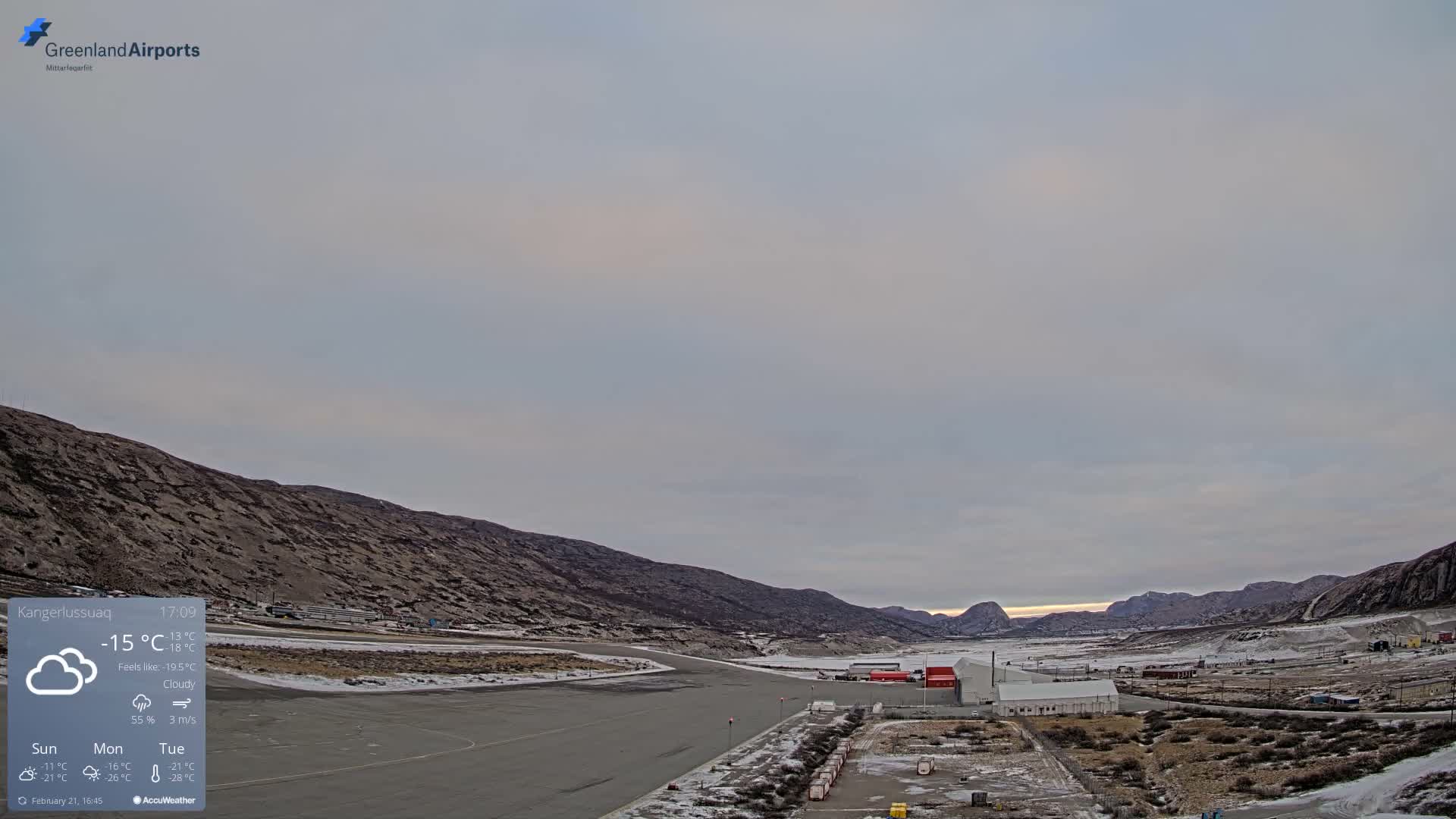 Kangerlussuaq Village & Kangerlussuaq Sondre Stromfjord Airport East Towards View Live Cam SFJ/BGSF - Kangerlussuaq, Qeqqata, Greenland, Denmark