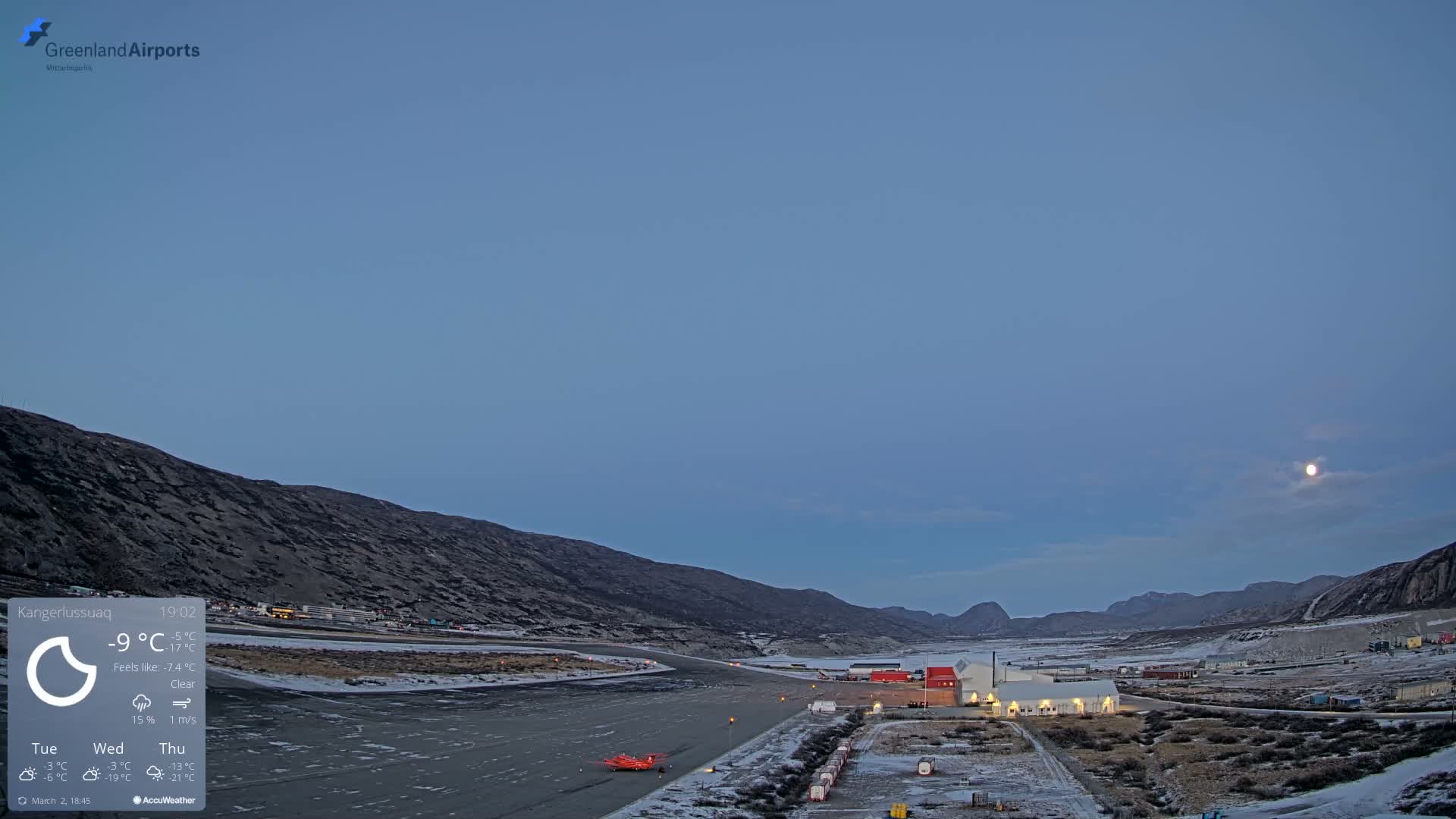 Kangerlussuaq Village & Kangerlussuaq Sondre Stromfjord Airport East Towards View Live Cam SFJ/BGSF - Kangerlussuaq, Qeqqata, Greenland, Denmark