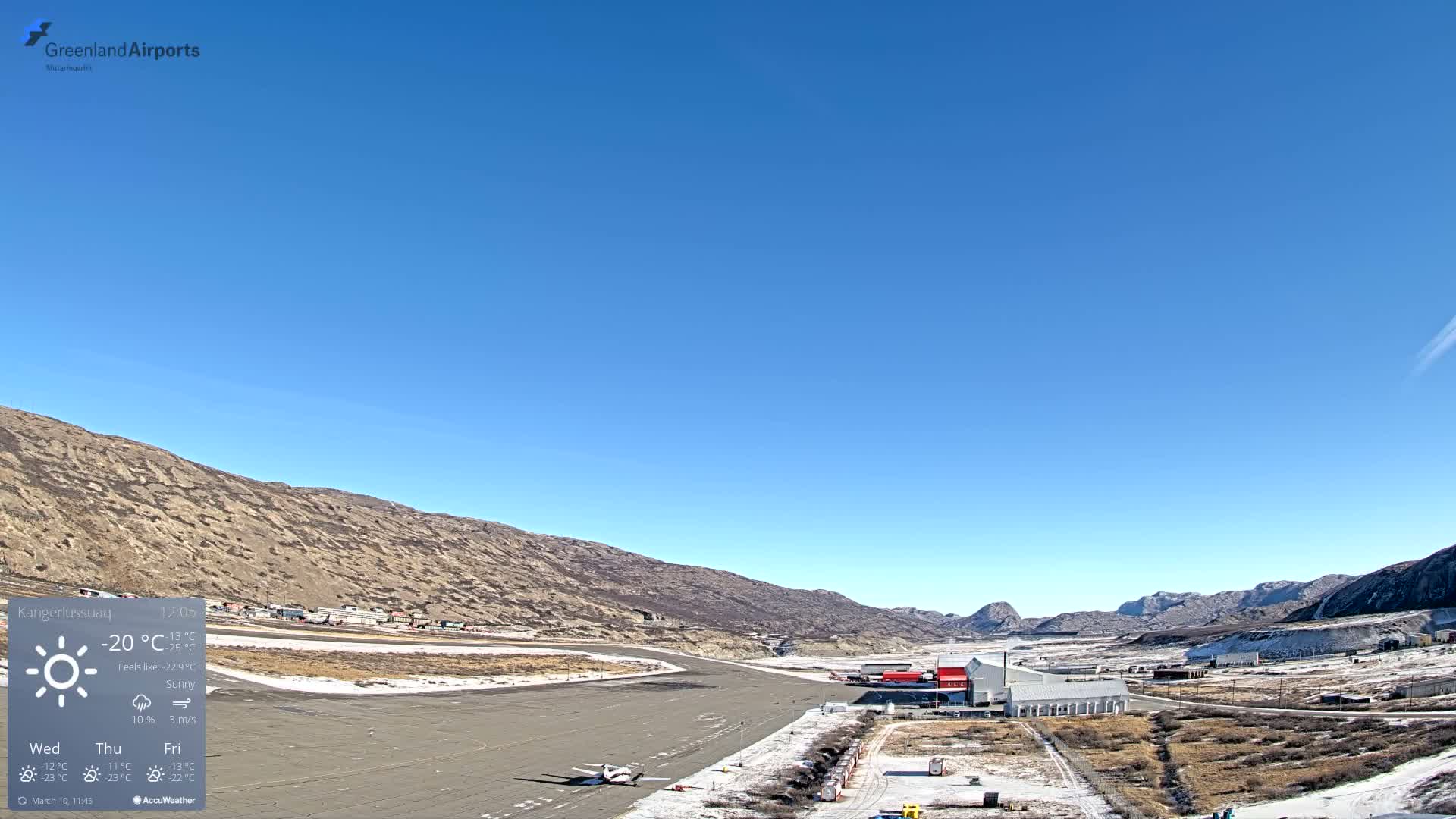Kangerlussuaq Village & Kangerlussuaq Sondre Stromfjord Airport East Towards View Live Cam SFJ/BGSF - Kangerlussuaq, Qeqqata, Greenland, Denmark