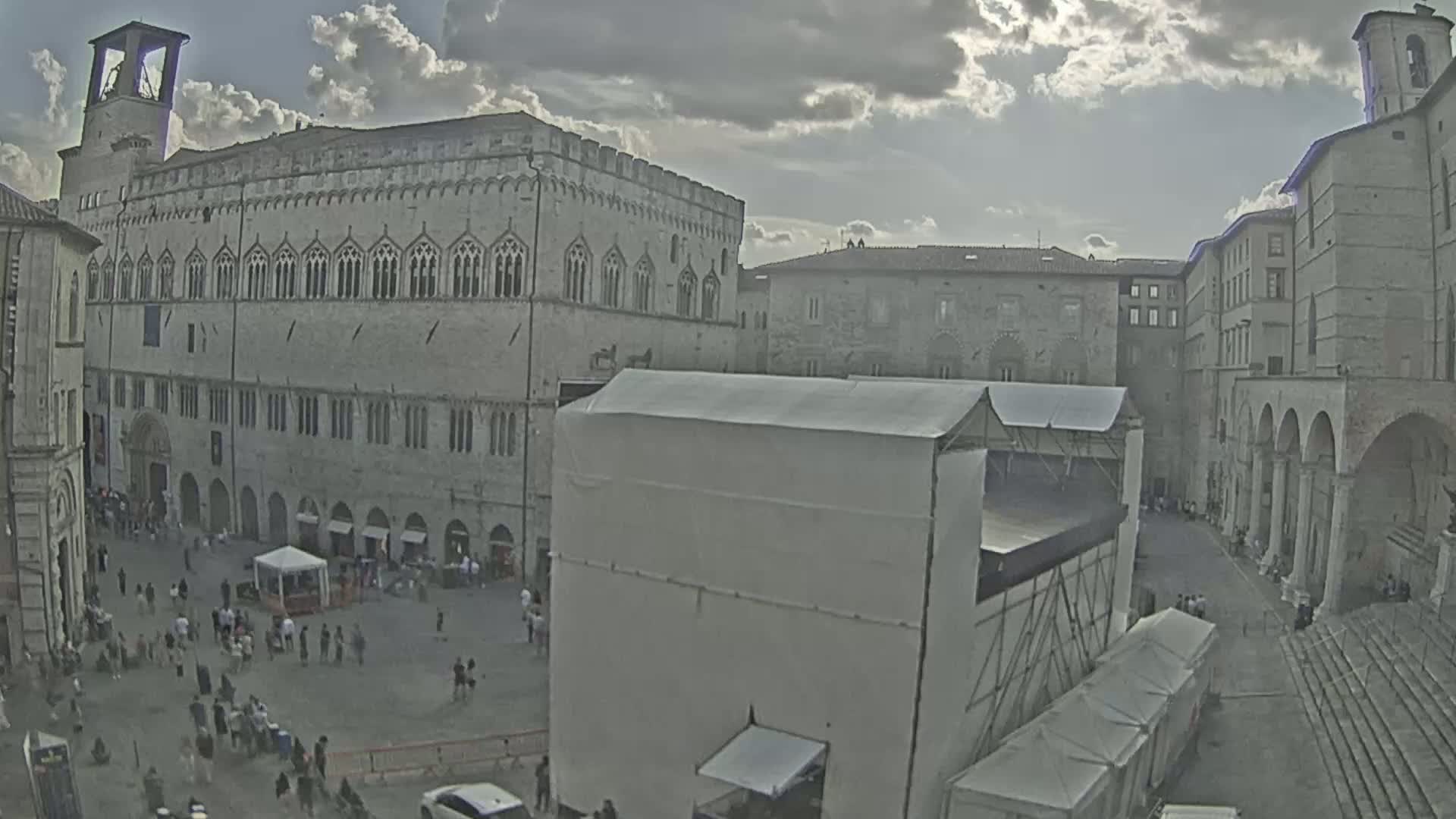 Perugia Piazza IV Novembre Square Live Cam - Umbria, Italy