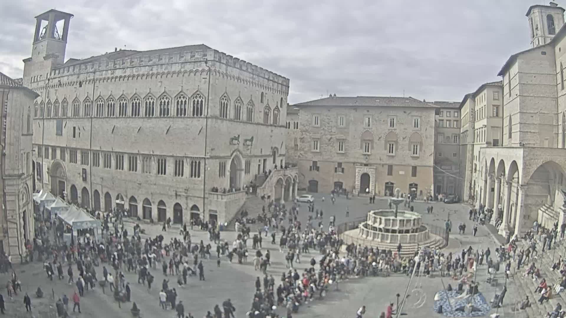 Perugia Piazza IV Novembre Square Live Cam - Umbria, Italy