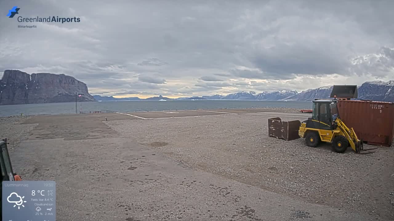 Uummannaq Heliport & Uummannaq Fjord / Storoen-Ikerasak Island Live Cam - Uummannaq, Avannaata, Greenland, Denmark