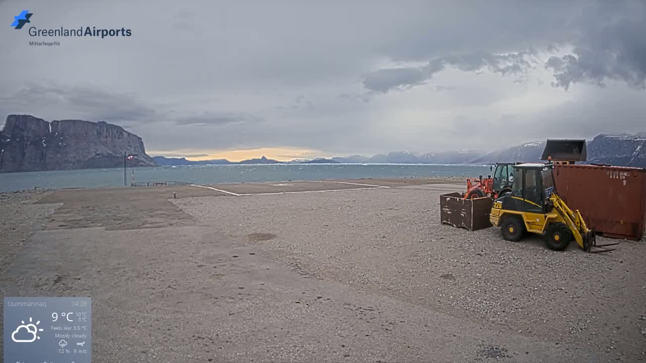 Uummannaq Heliport & Uummannaq Fjord / Storoen-Ikerasak Island Live Cam - Uummannaq, Avannaata, Greenland, Denmark