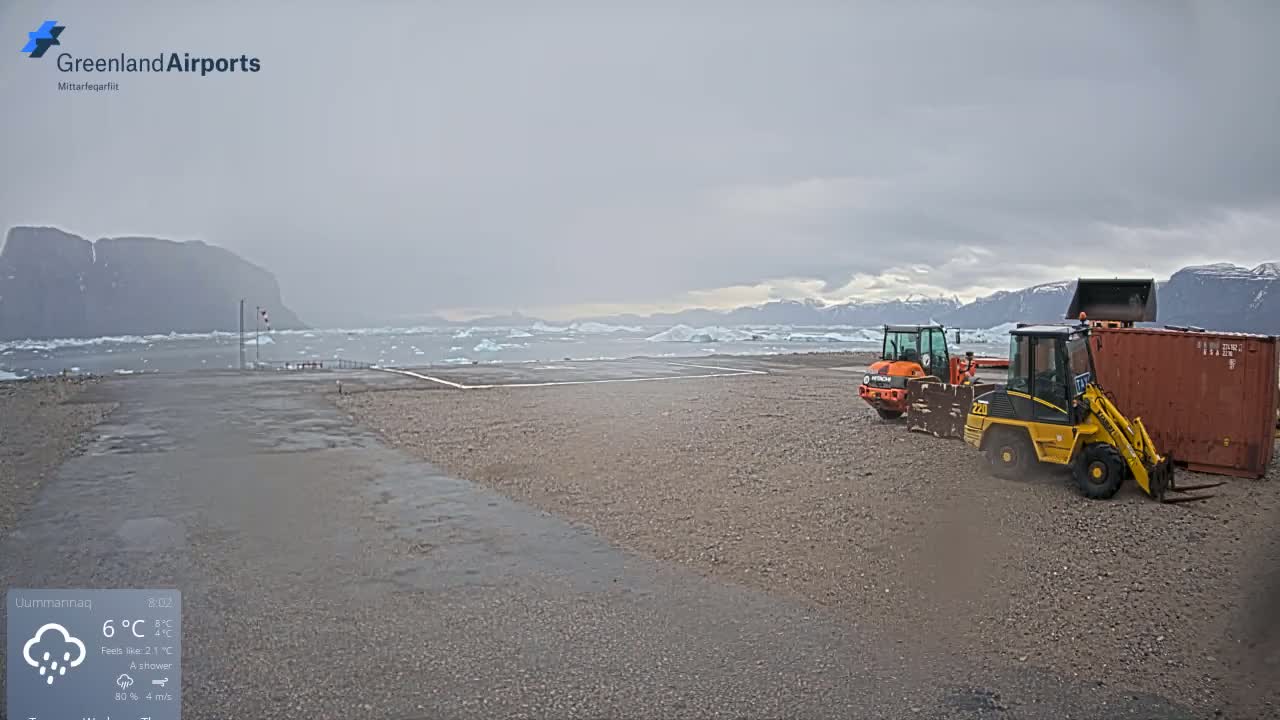 Uummannaq Heliport & Uummannaq Fjord / Storoen-Ikerasak Island Live Cam - Uummannaq, Avannaata, Greenland, Denmark
