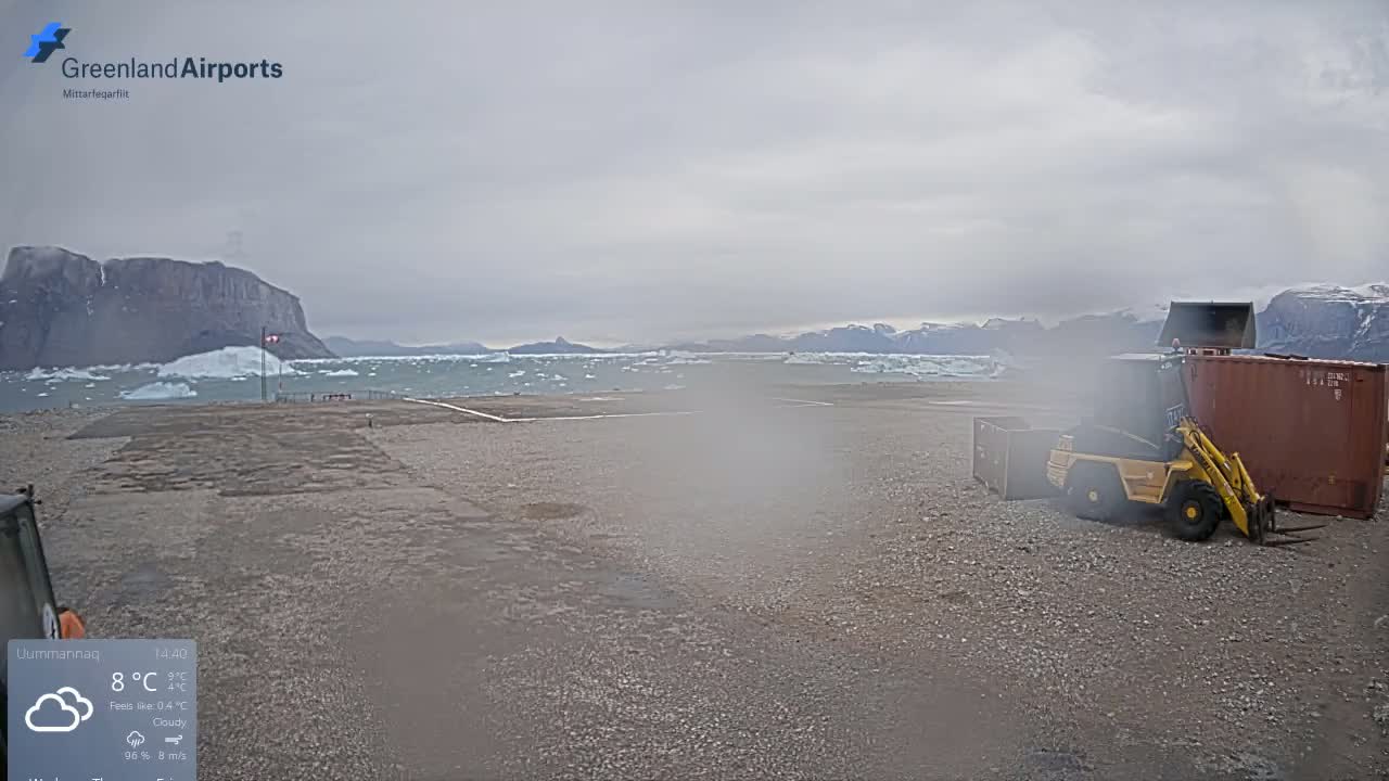 Uummannaq Heliport & Uummannaq Fjord / Storoen-Ikerasak Island Live Cam - Uummannaq, Avannaata, Greenland, Denmark