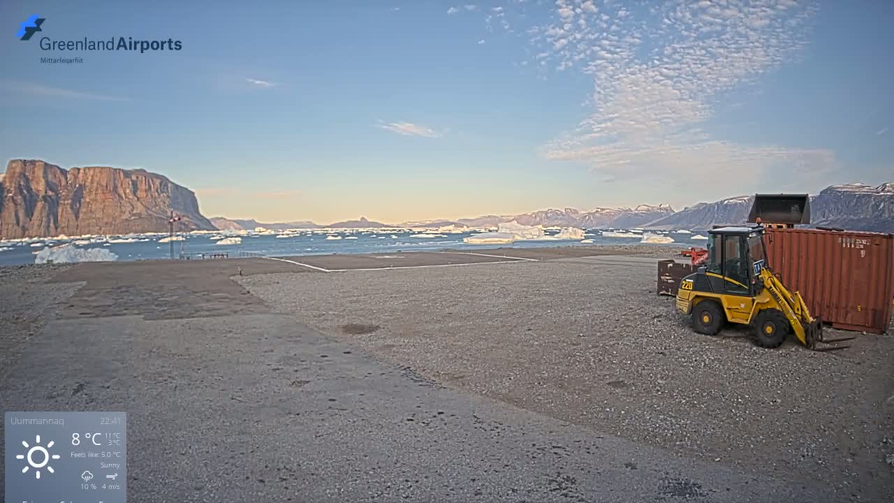 Uummannaq Heliport & Uummannaq Fjord / Storoen-Ikerasak Island Live Cam - Uummannaq, Avannaata, Greenland, Denmark