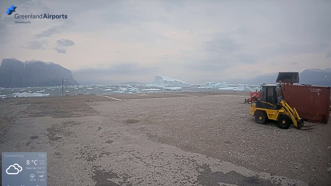 Uummannaq Heliport & Uummannaq Fjord / Storoen-Ikerasak Island Live Cam - Uummannaq, Avannaata, Greenland, Denmark