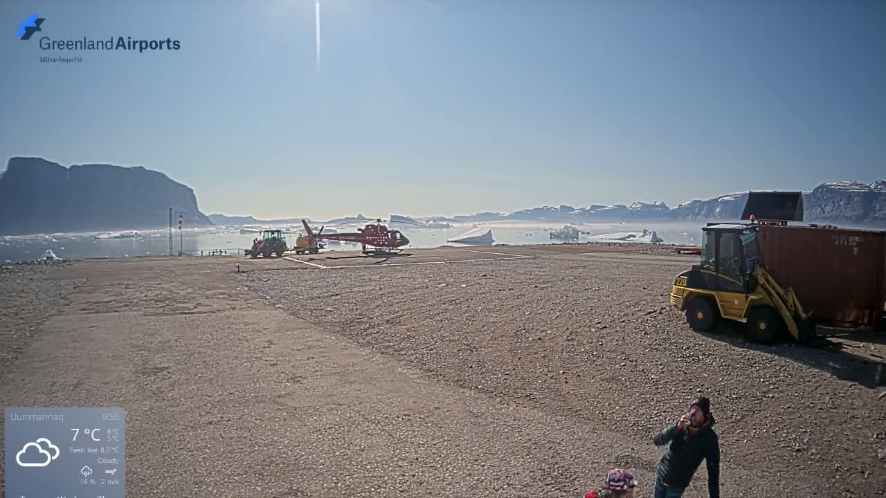 Uummannaq Heliport & Uummannaq Fjord / Storoen-Ikerasak Island Live Cam - Uummannaq, Avannaata, Greenland, Denmark