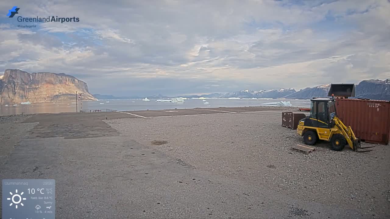 Uummannaq Heliport & Uummannaq Fjord / Storoen-Ikerasak Island Live Cam - Uummannaq, Avannaata, Greenland, Denmark