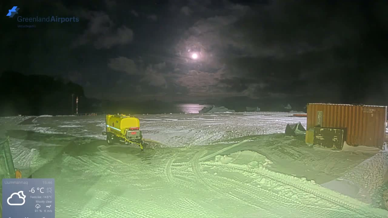Uummannaq Heliport & Uummannaq Fjord / Storoen-Ikerasak Island Live Cam - Uummannaq, Avannaata, Greenland, Denmark